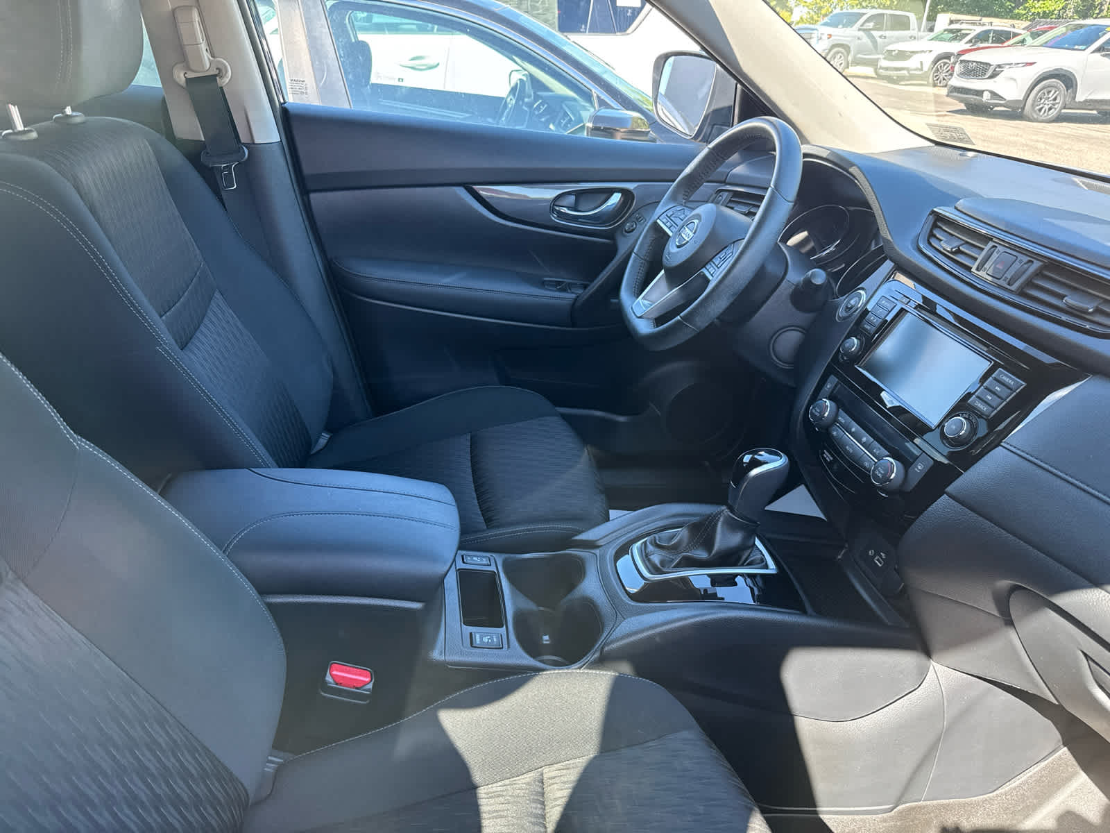 2019 Nissan Rogue photo 4 of 5