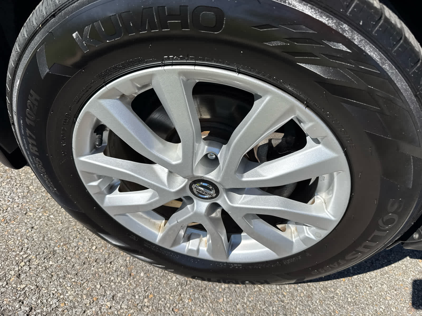 2019 Nissan Rogue photo 3 of 5