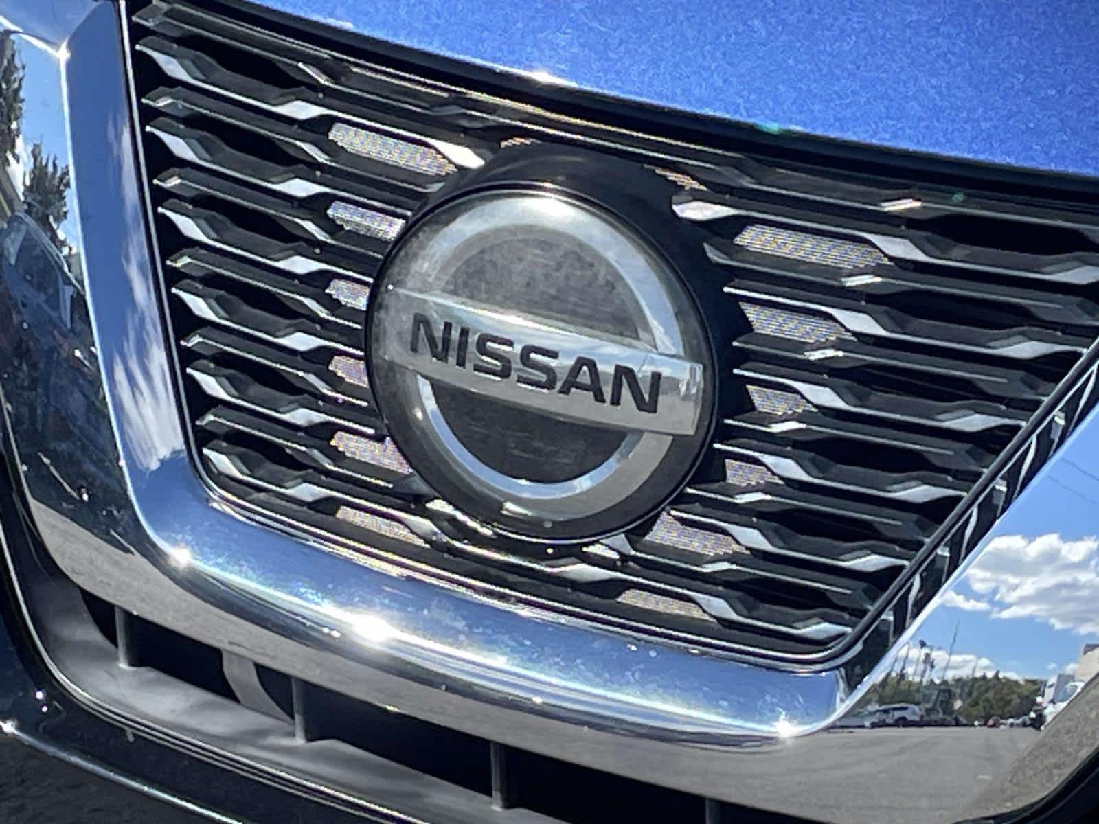 2019 Nissan Rogue photo 14 of 35