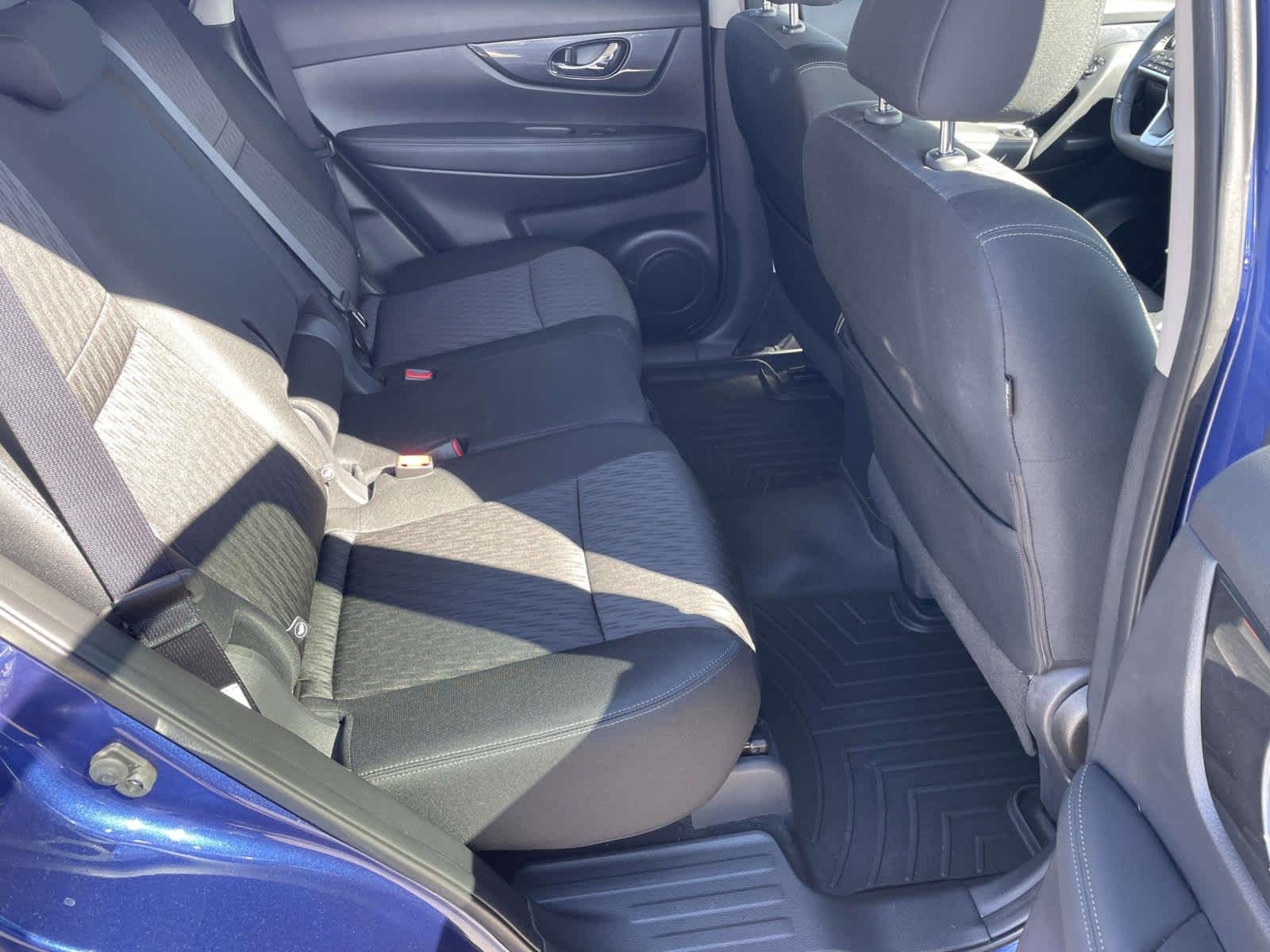 2019 Nissan Rogue photo 21 of 35