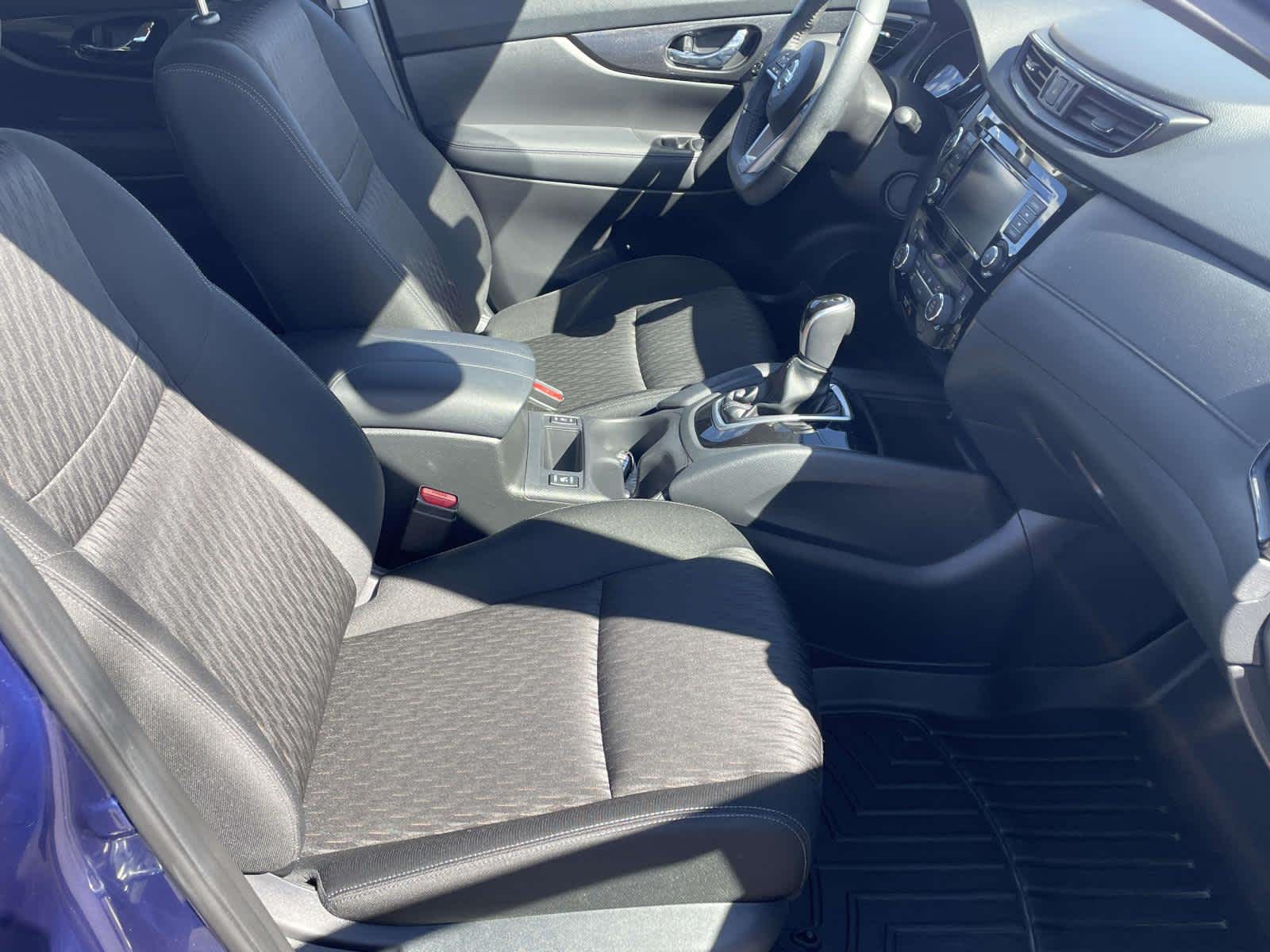 2019 Nissan Rogue photo 22 of 35