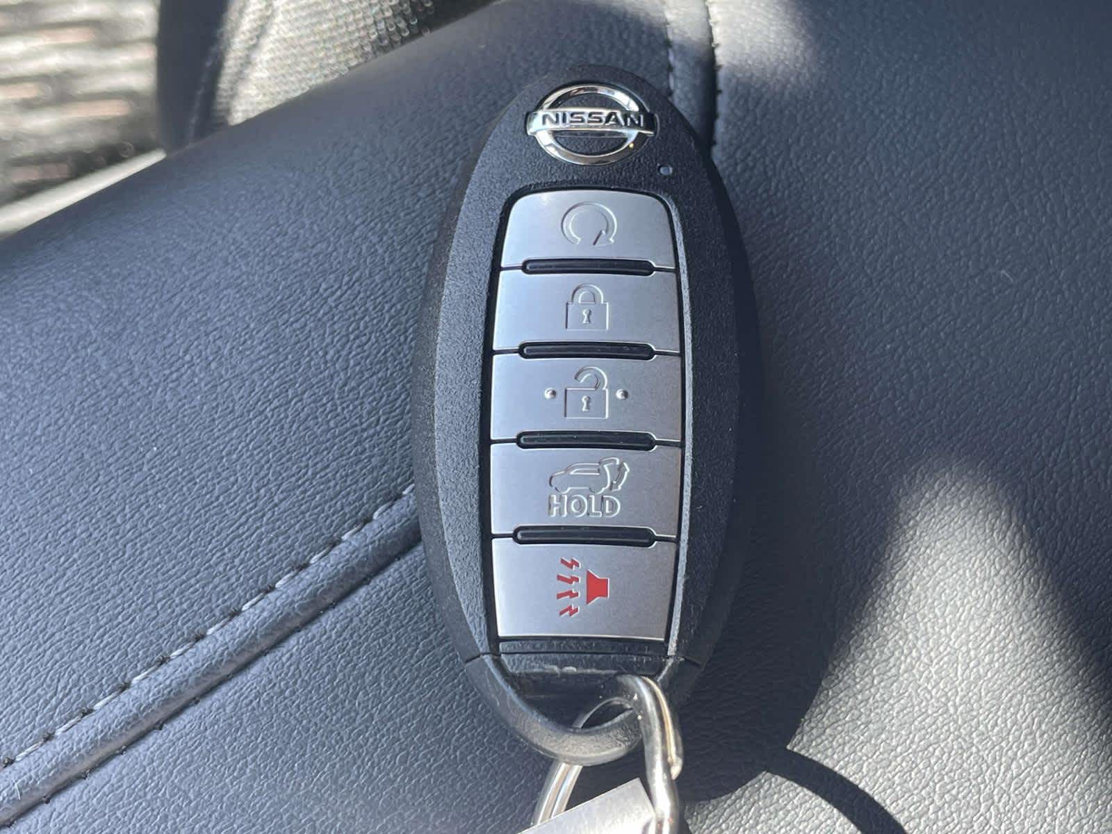 2019 Nissan Rogue photo 4 of 35