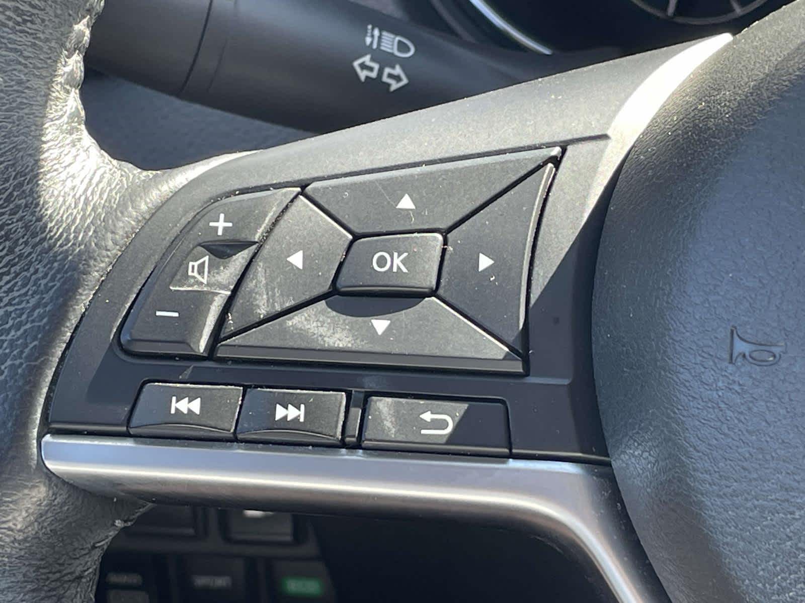 2019 Nissan Rogue photo 30 of 35