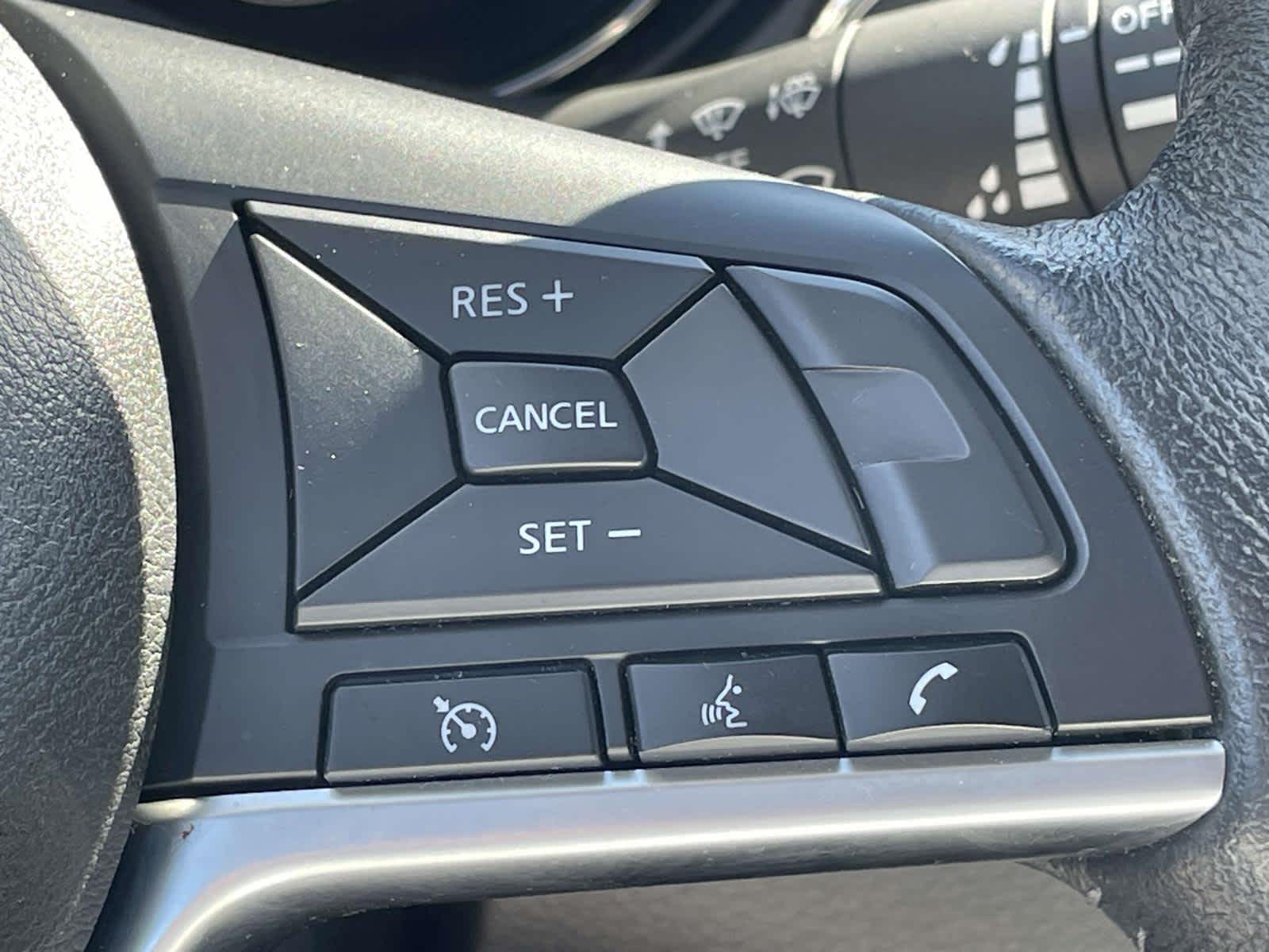 2019 Nissan Rogue photo 31 of 35