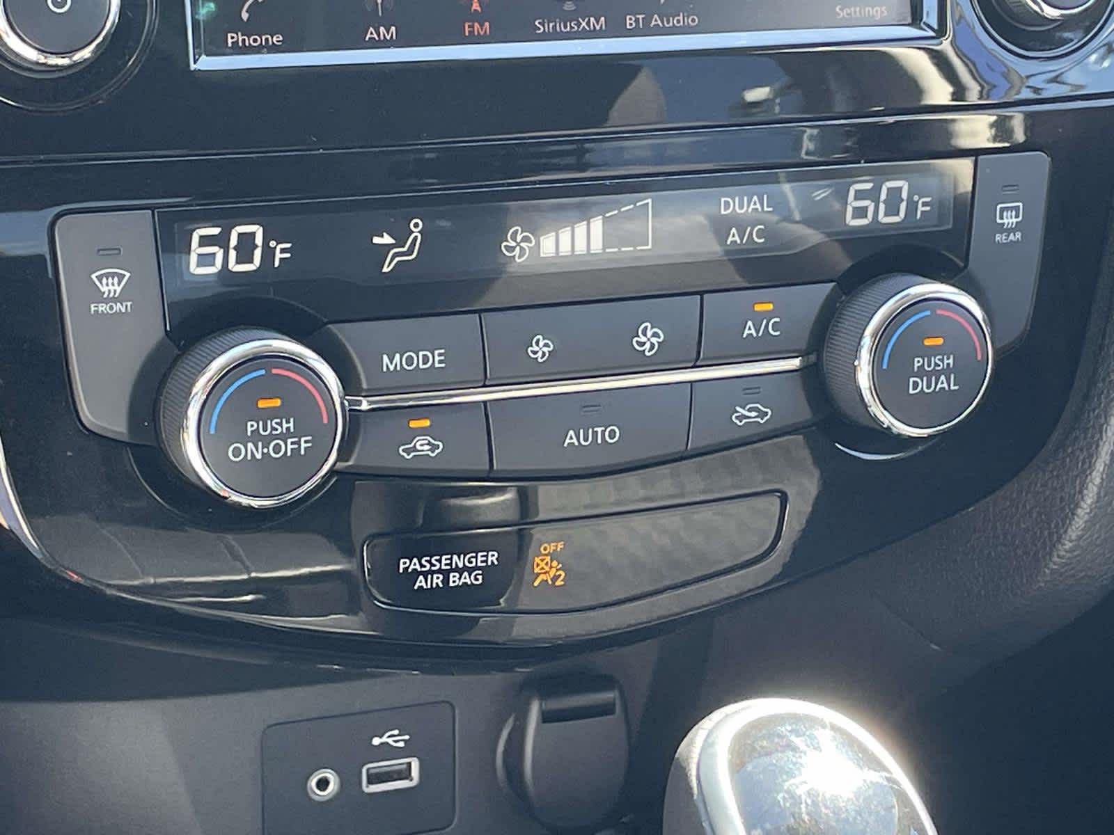 2019 Nissan Rogue photo 25 of 35
