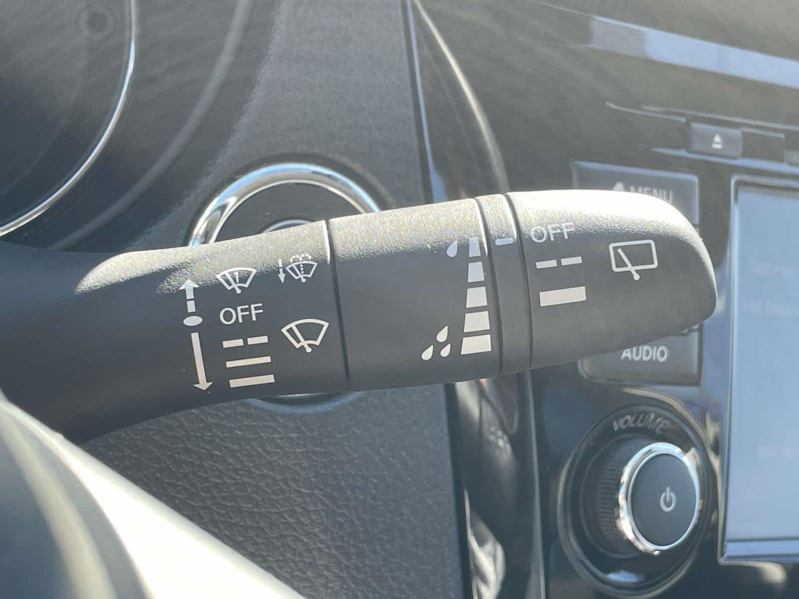 2019 Nissan Rogue photo 33 of 35