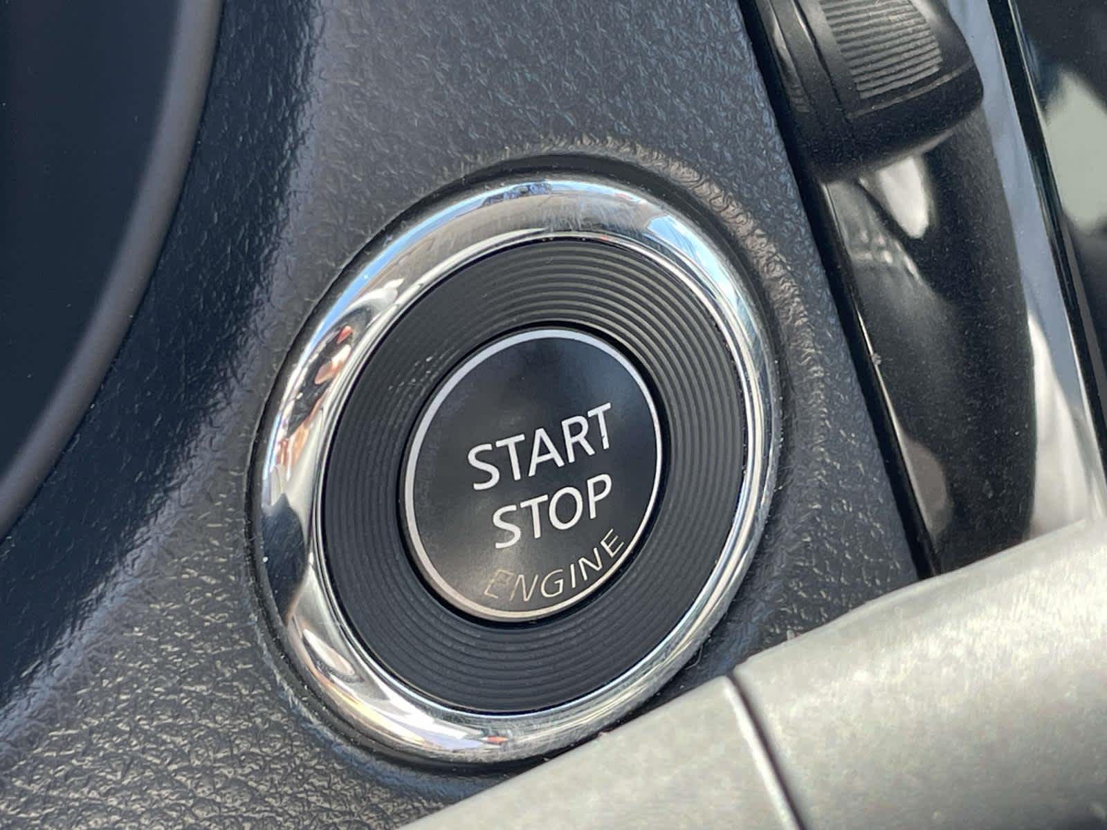 2019 Nissan Rogue photo 34 of 35