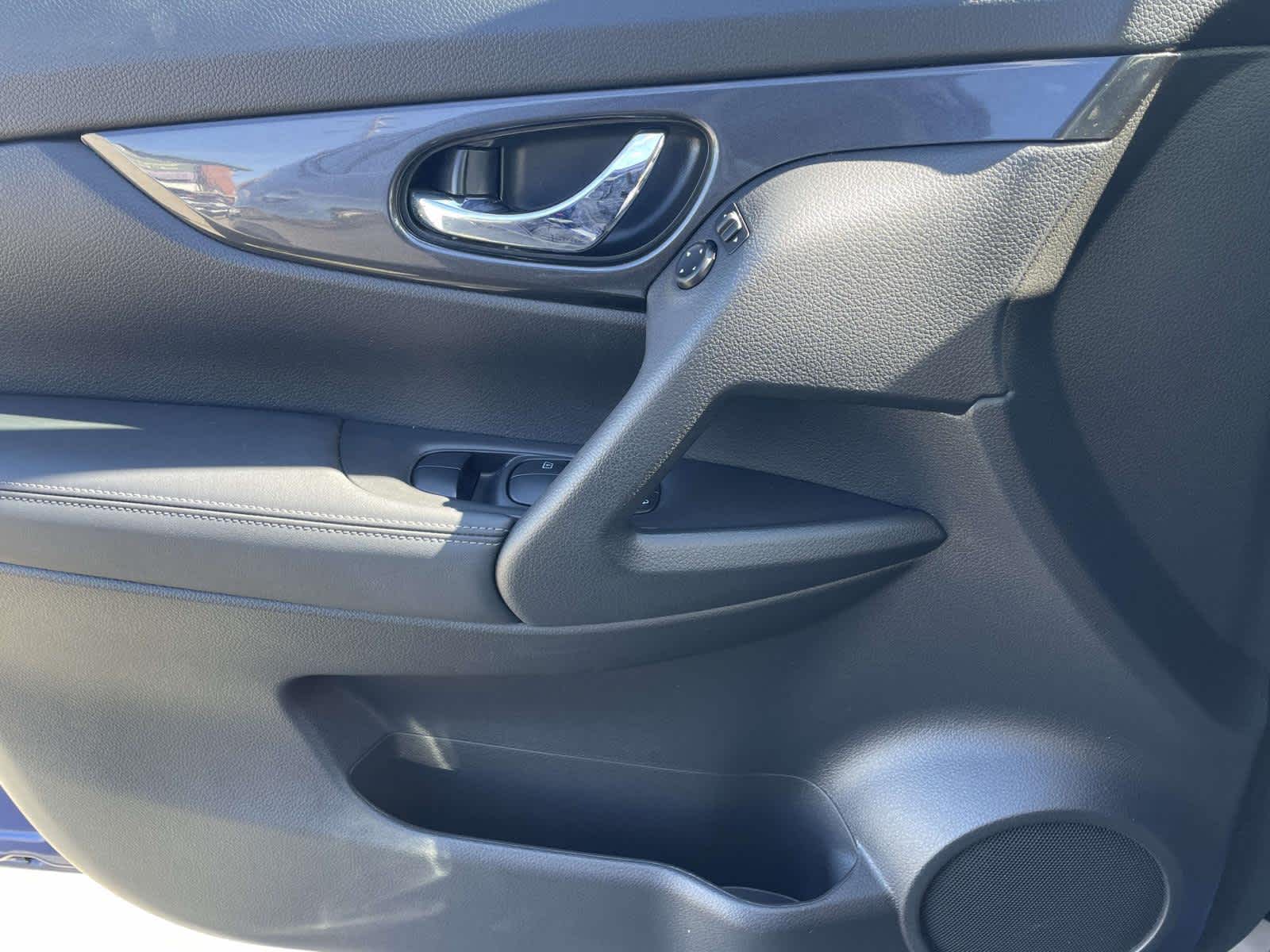 2019 Nissan Rogue photo 28 of 35