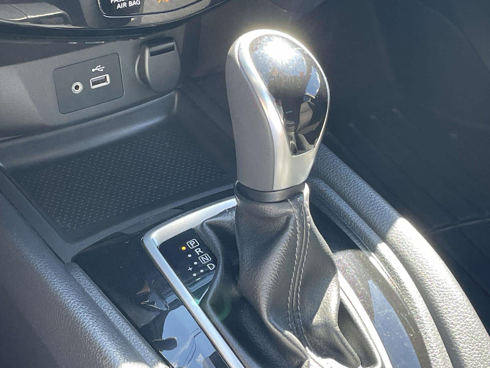 2019 Nissan Rogue photo 27 of 35