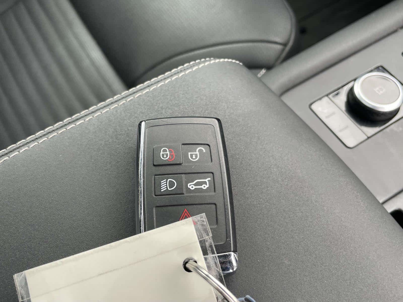 2024 Land Rover Discovery Dynamic SE - 3