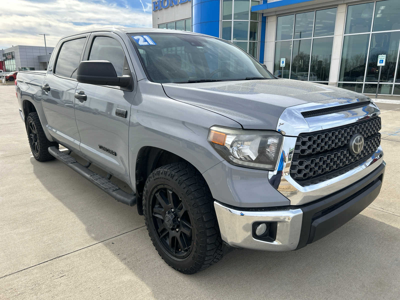 2021 Toyota Tundra SR5 CrewMax RWD Cement Camioneta 4X2 6 velocidades Automática