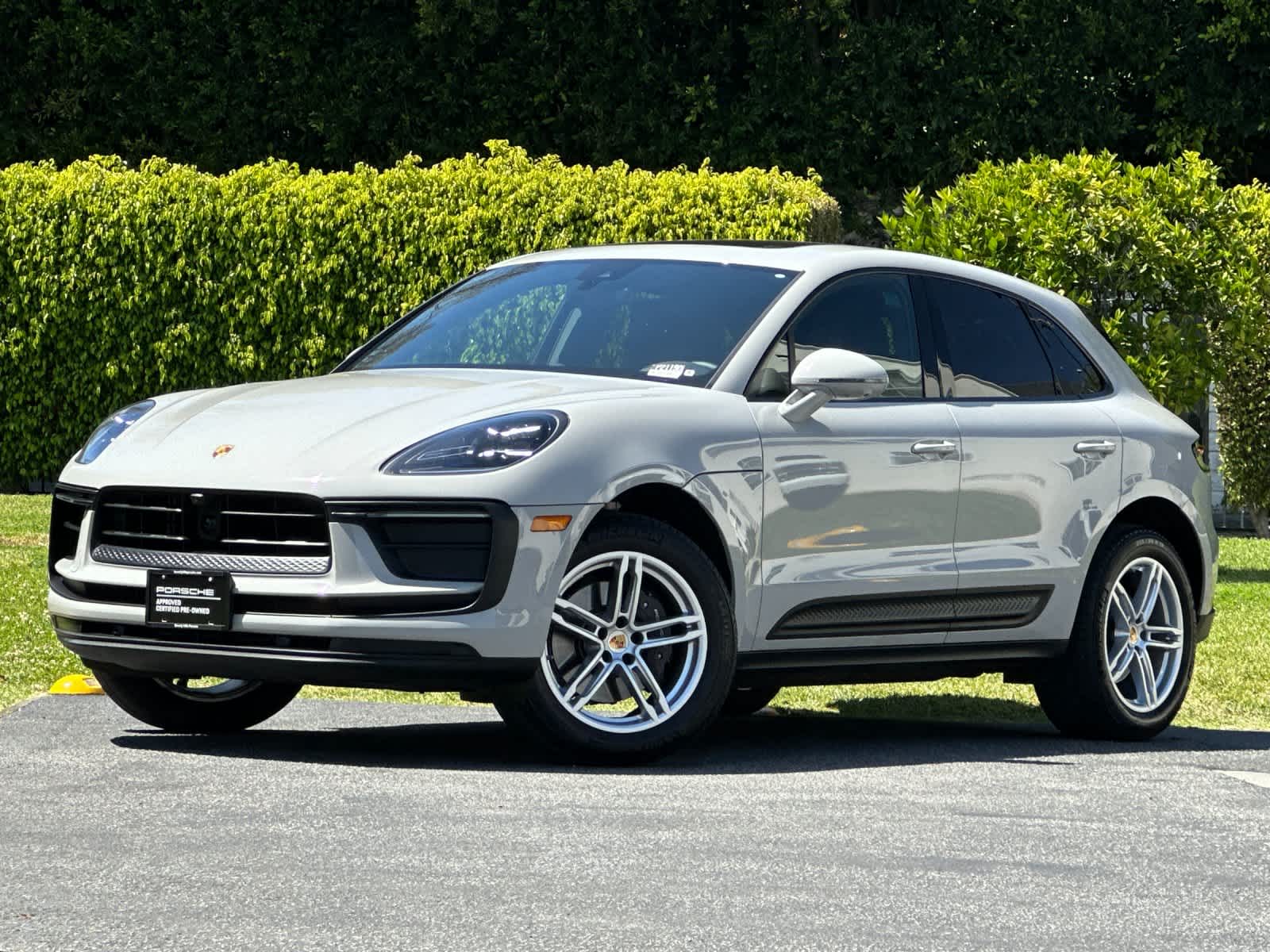 2025 Porsche Macan