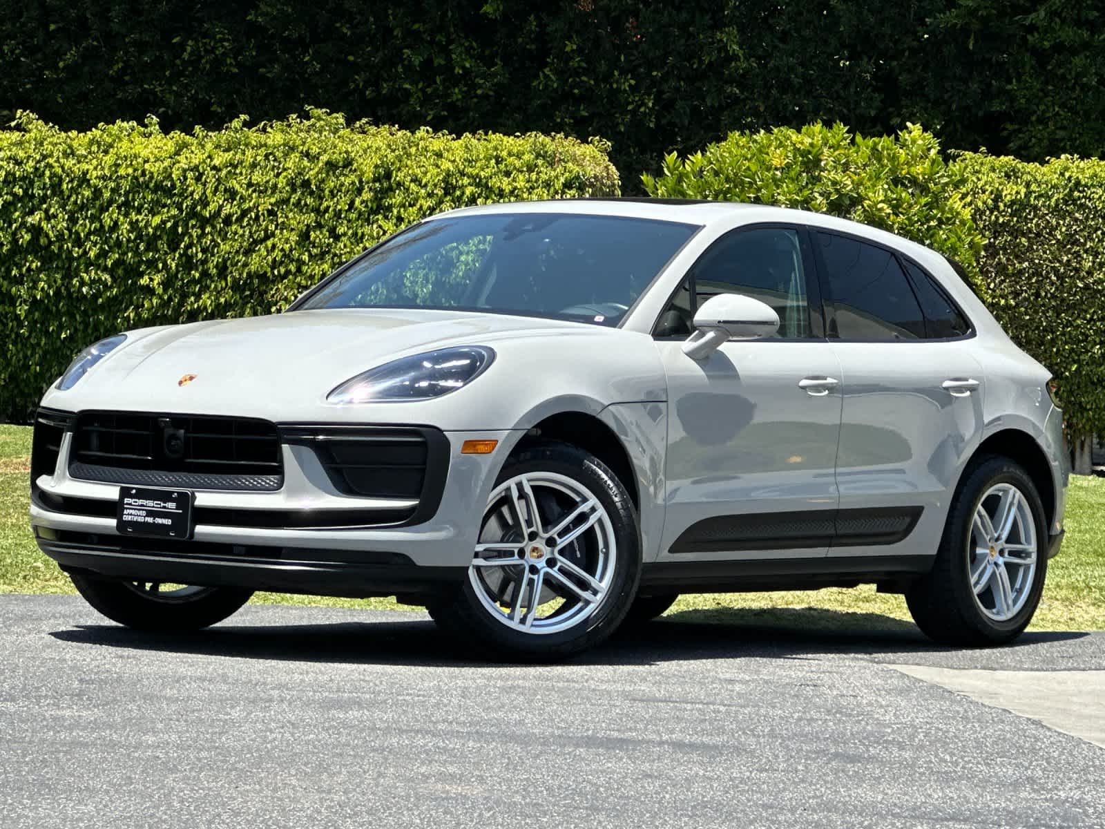 2025 Porsche Macan
