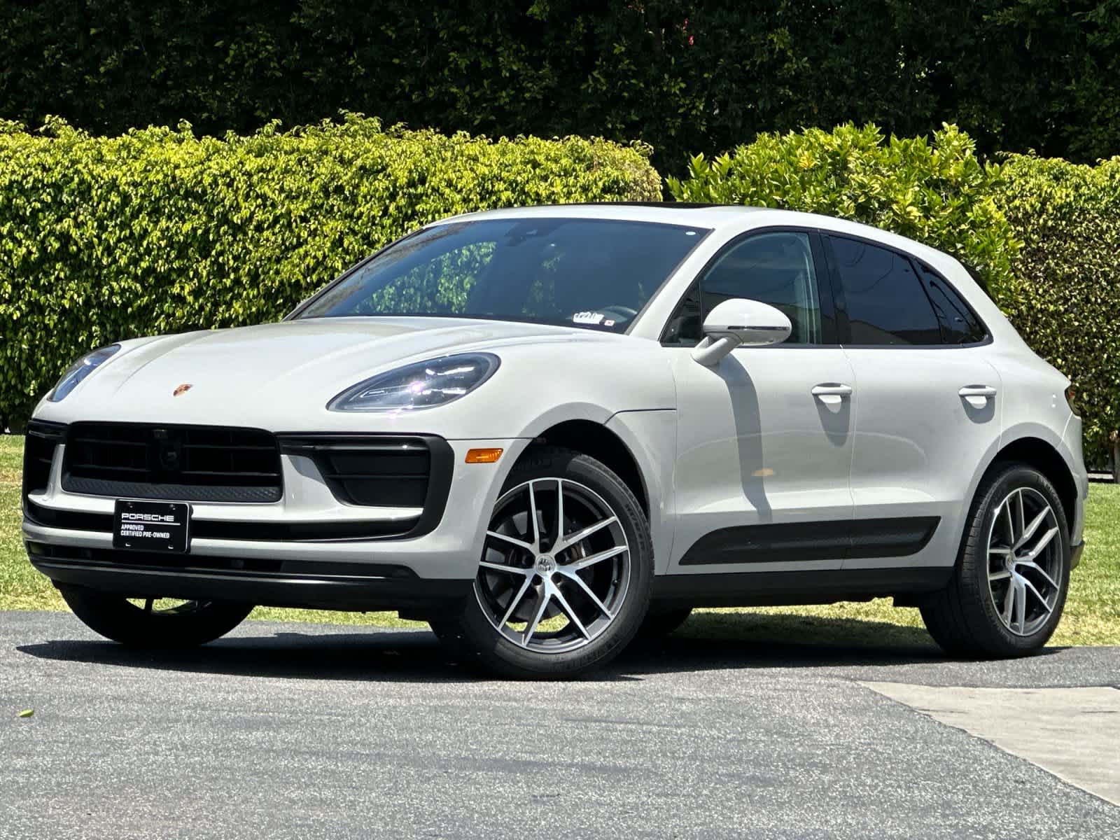 2025 Porsche Macan