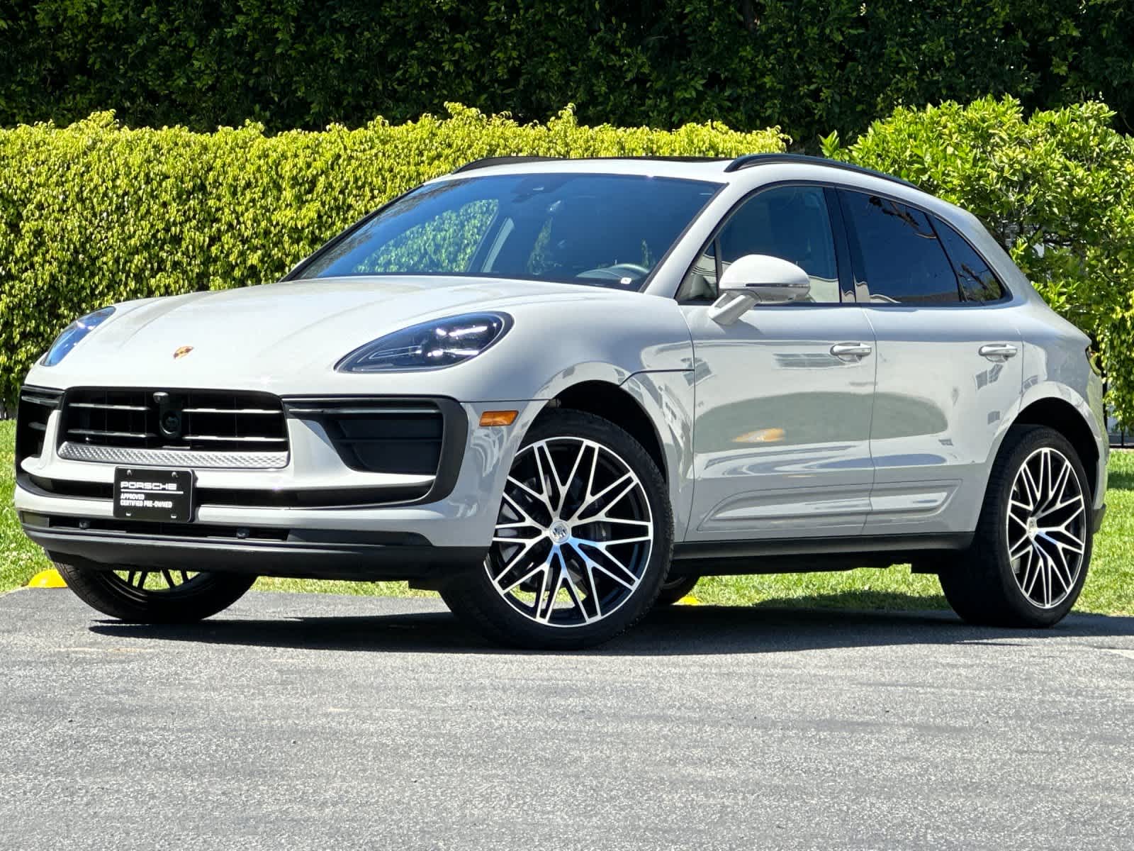 Chalk 2025 Porsche Macan AWD SUV / Crossover All-Wheel Drive 7-Speed Automatic