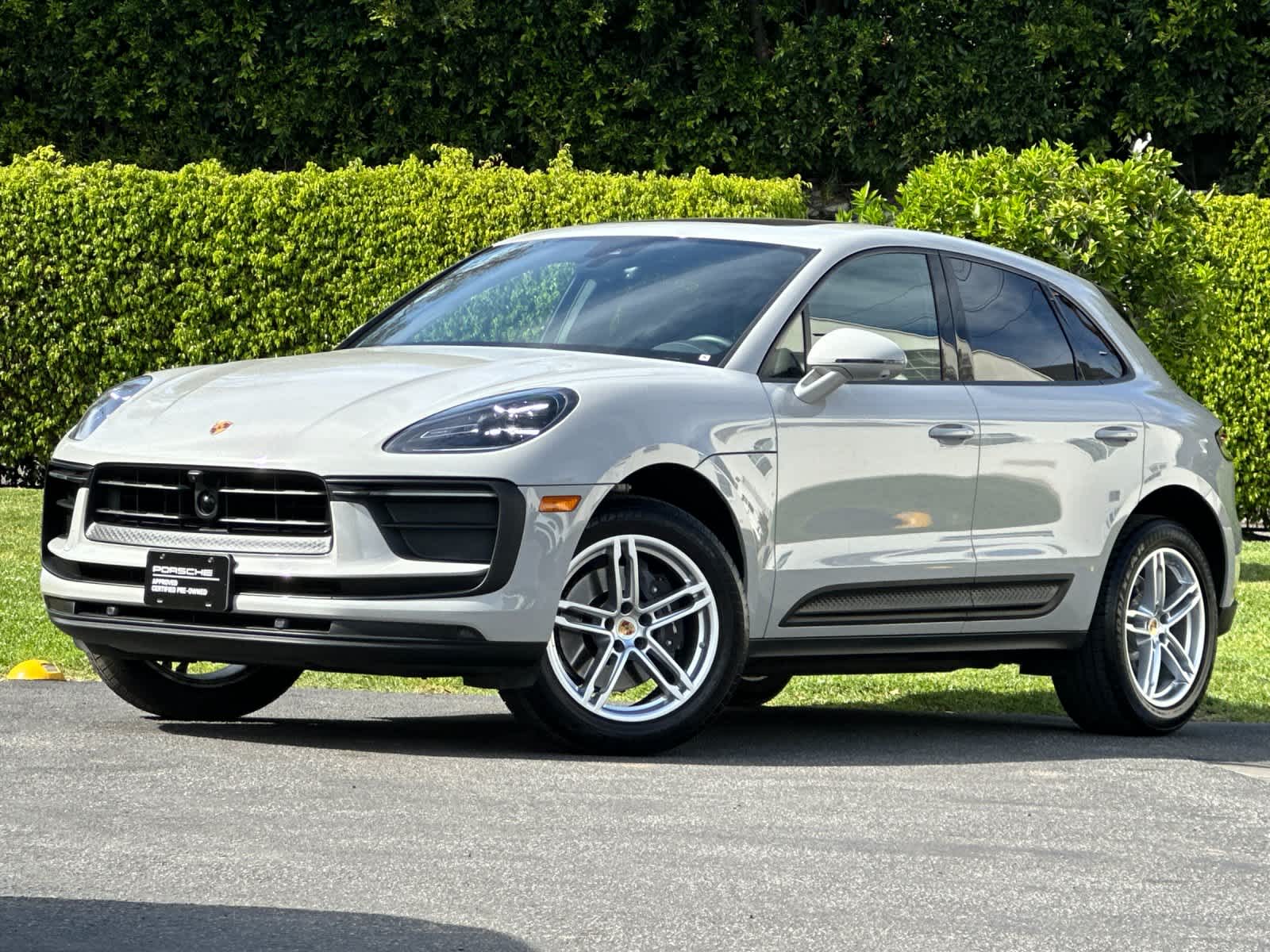 2025 Porsche Macan AWD
