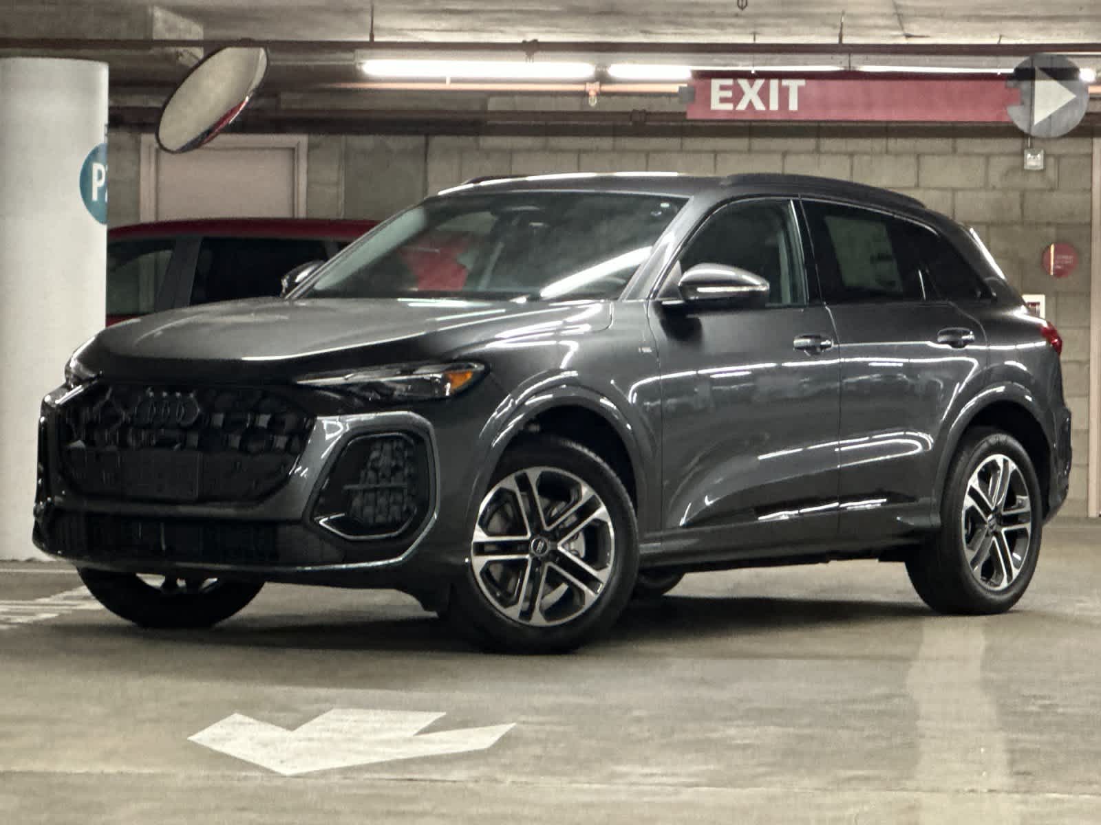 Daytona Gray Pearl Effect 2026 Audi Q5 SUV / Crossover 7-Speed Automatic