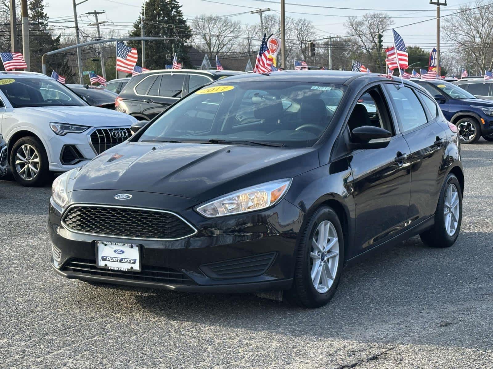 Shadow Black 2017 Ford Focus SE Hatchback Hatchback Front-Wheel Drive 6-Speed Automatic