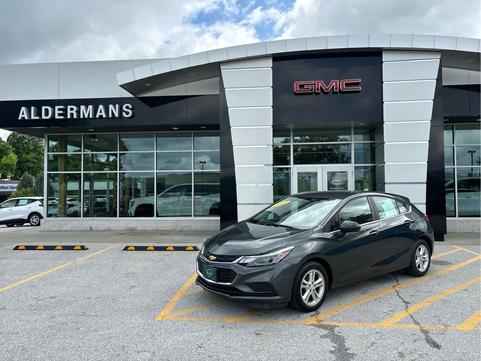 Nightfall Gray Metallic 2017 Chevrolet Cruze LT Hatchback FWD Hatchback Front-Wheel Drive 6-Speed Automatic