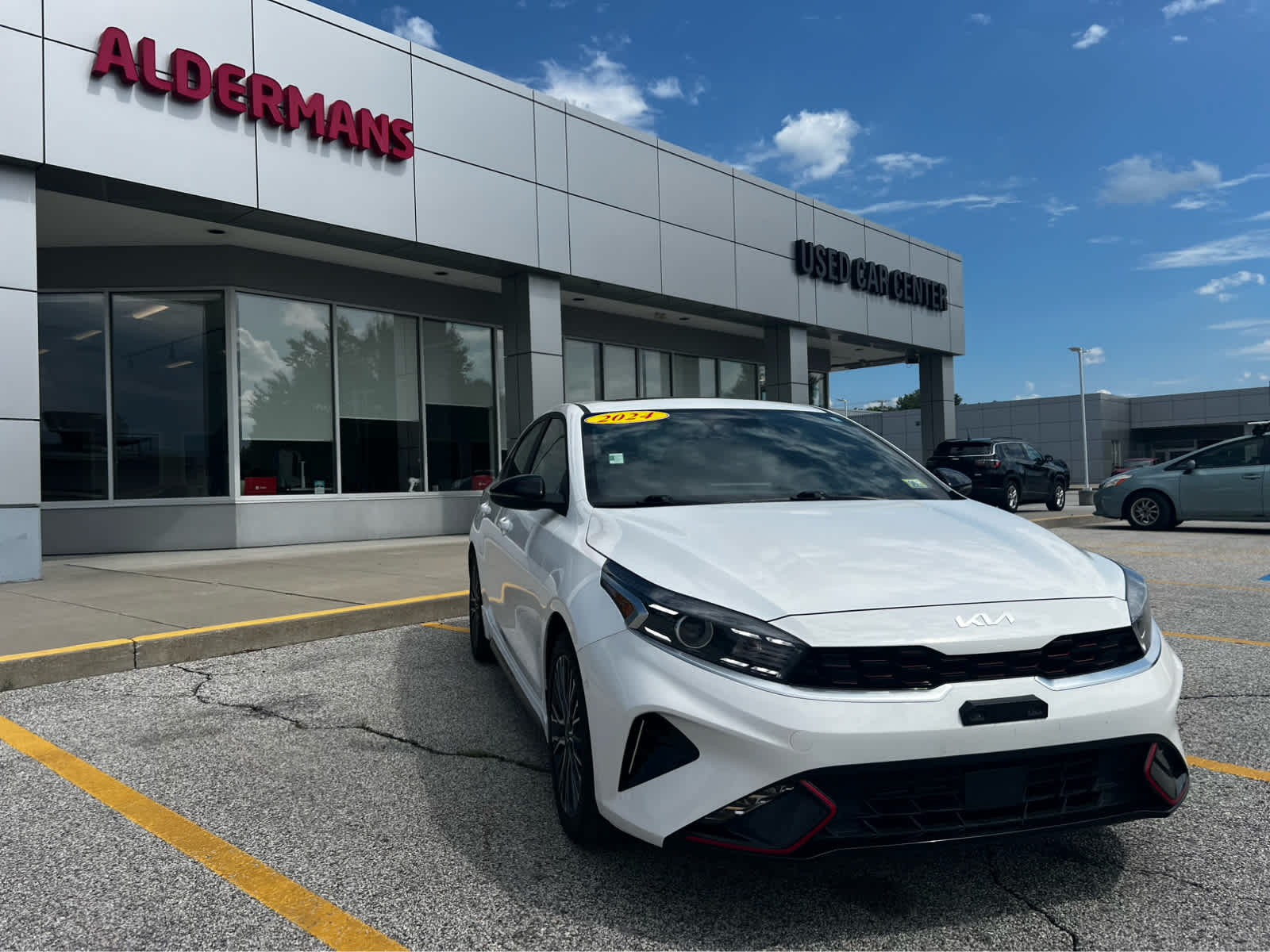 Snow White Pearl 2024 Kia Forte GT-Line FWD Sedan Front-Wheel Drive Continuously Variable Transmission