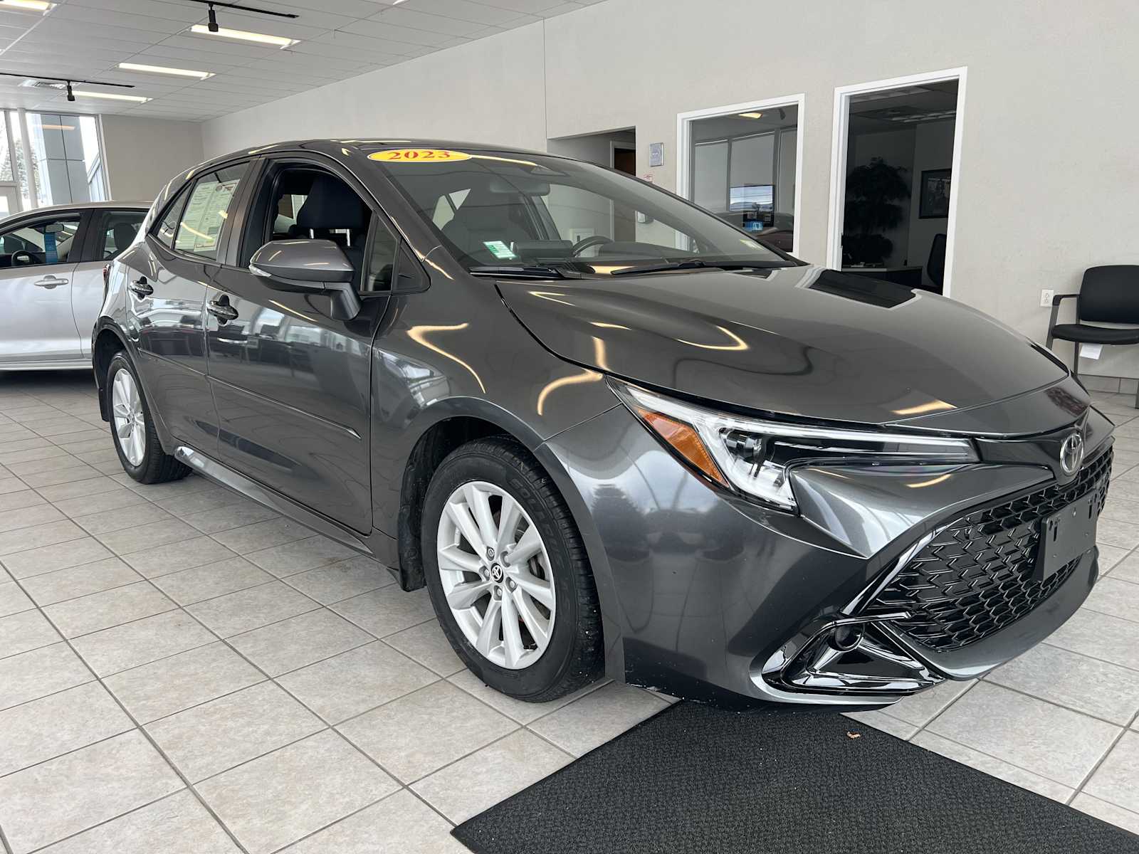 2023 Toyota Corolla Hatchback SE FWD