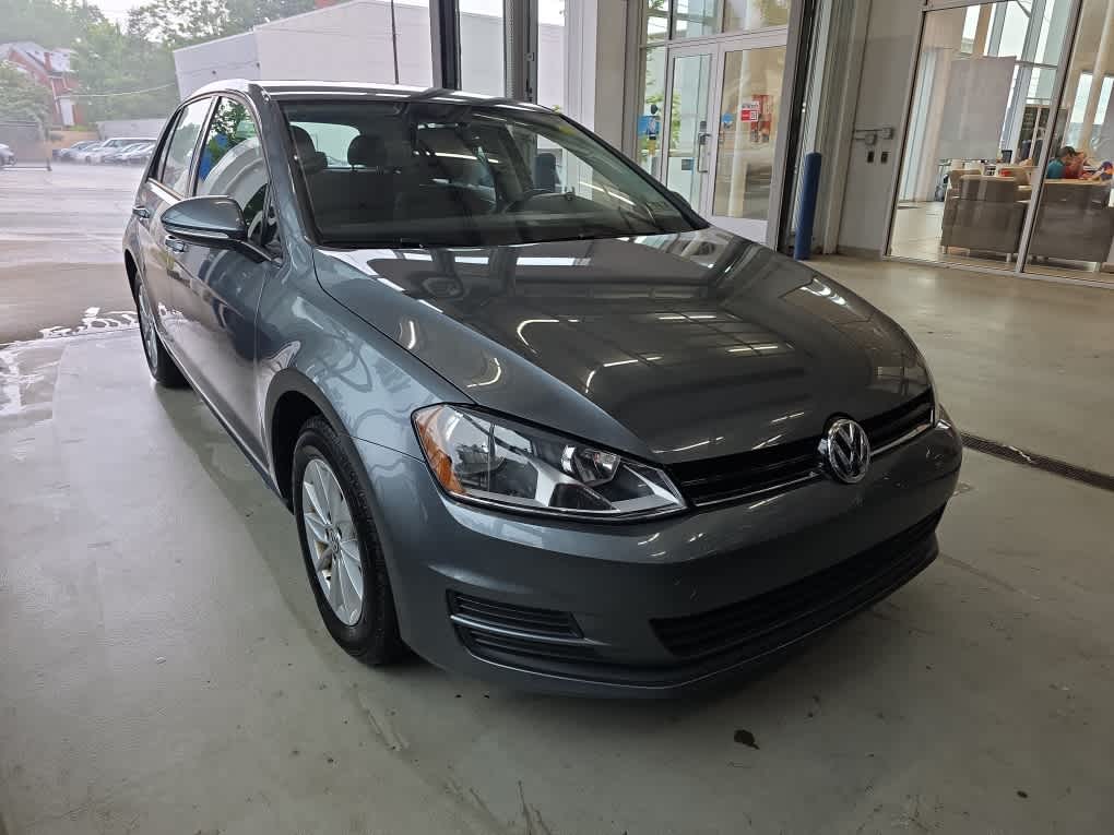 Platinum Gray Metallic 2017 Volkswagen Golf Hatchback Front-Wheel Drive 5-Speed Manual