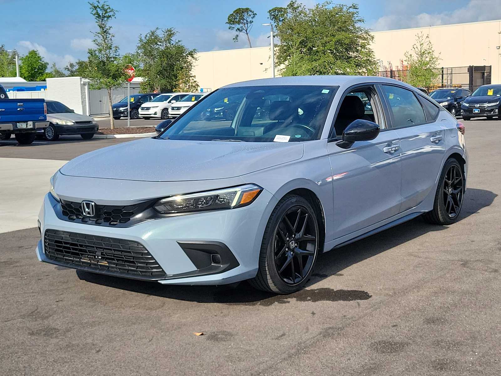 View vehicle photo 3