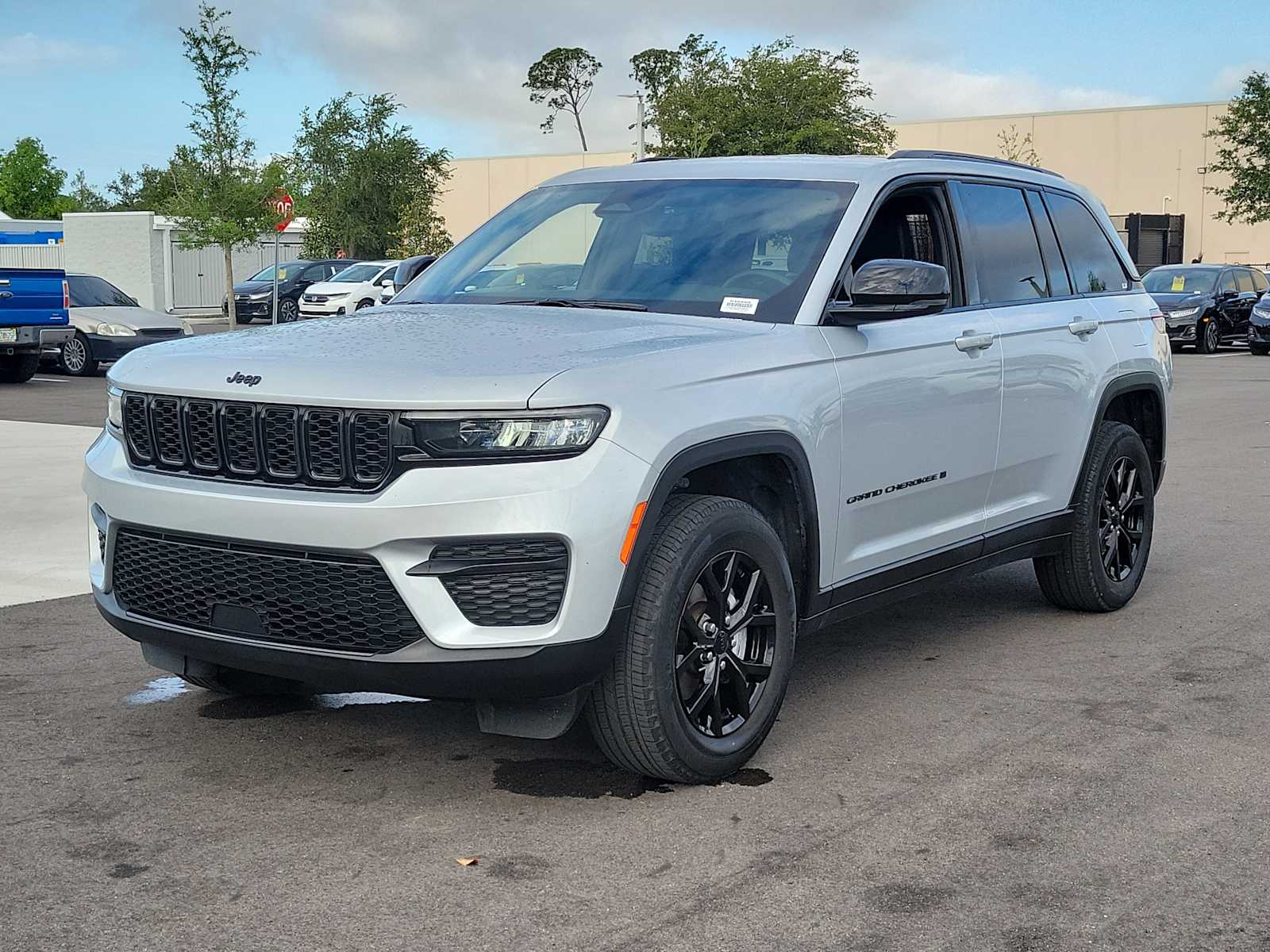 View vehicle photo 3