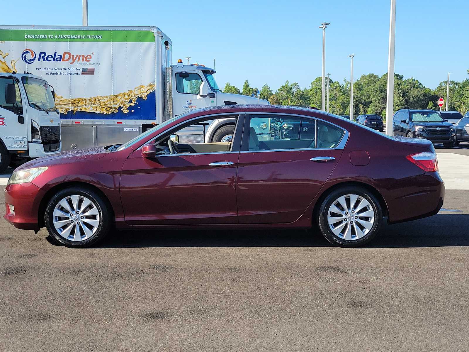 View vehicle photo 4