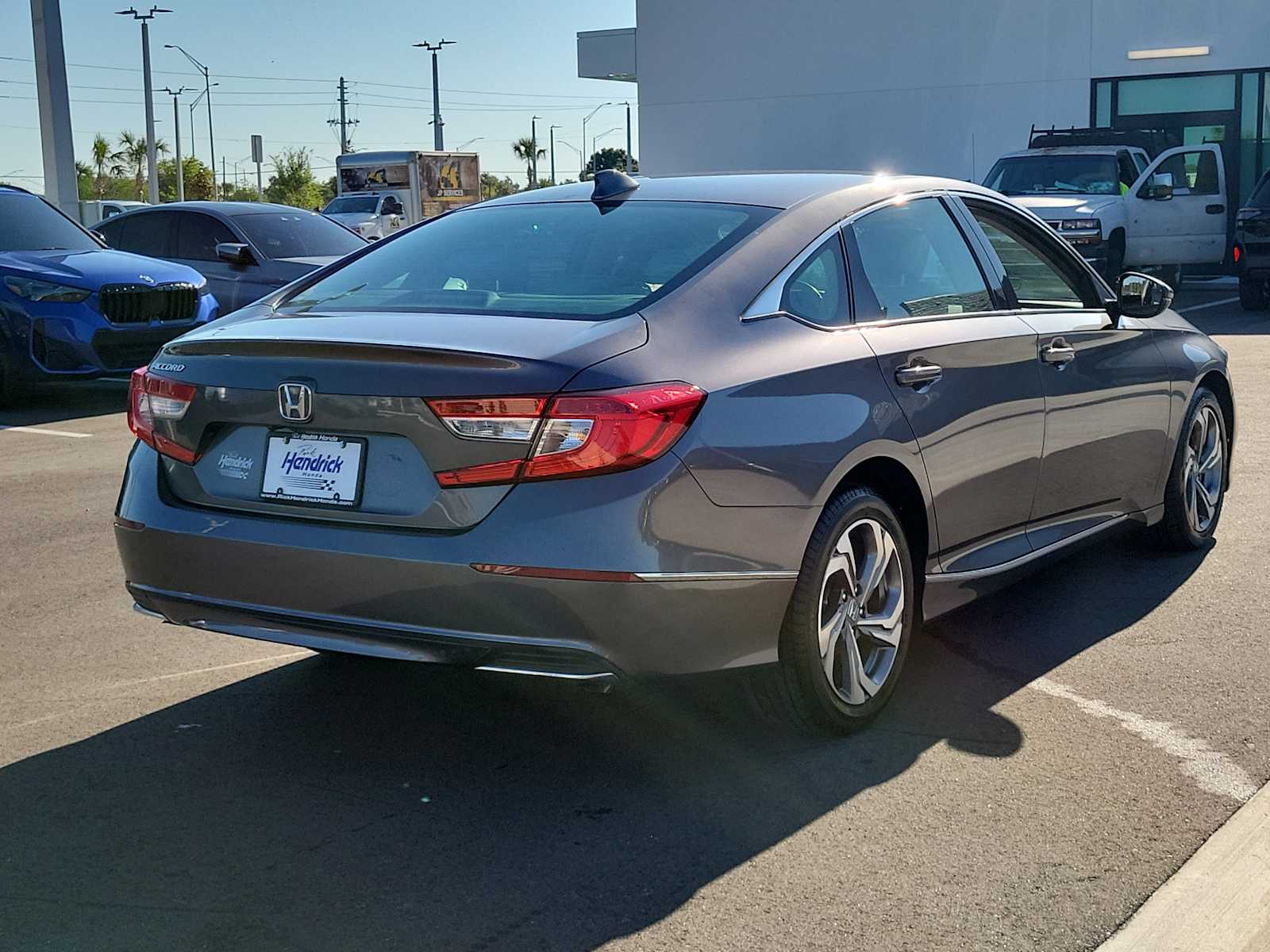 View vehicle photo 7