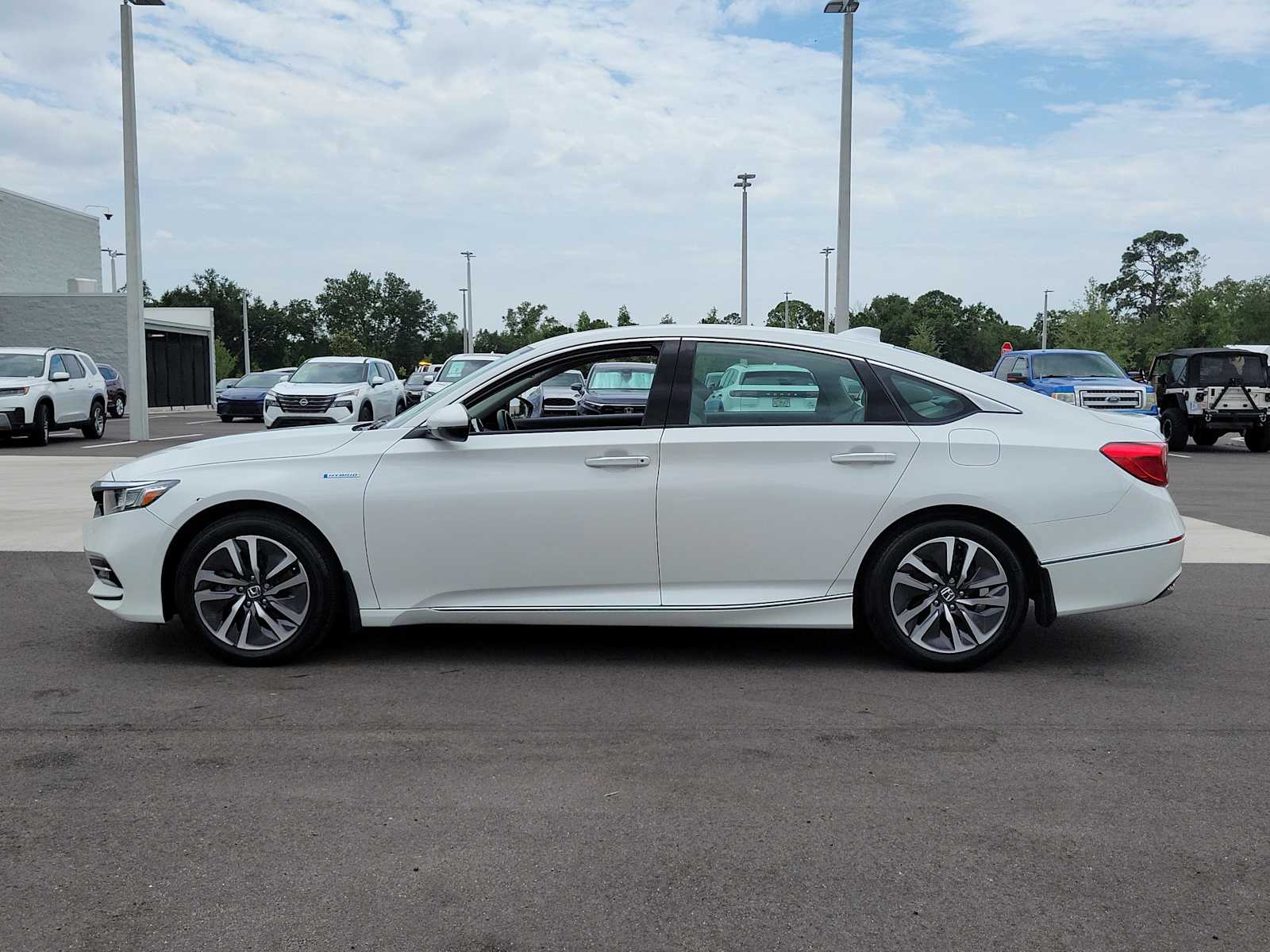 View vehicle photo 4