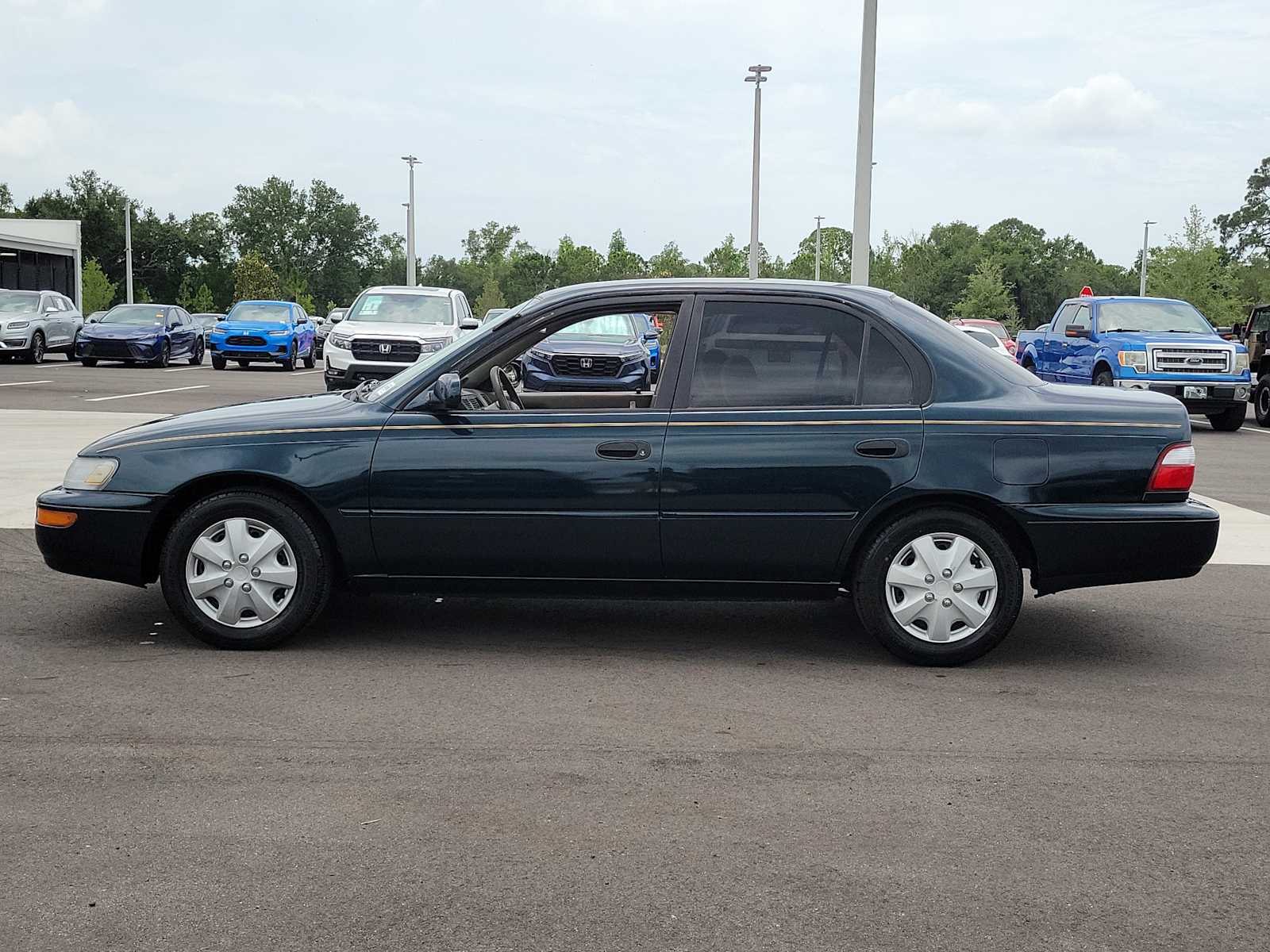 View vehicle photo 4