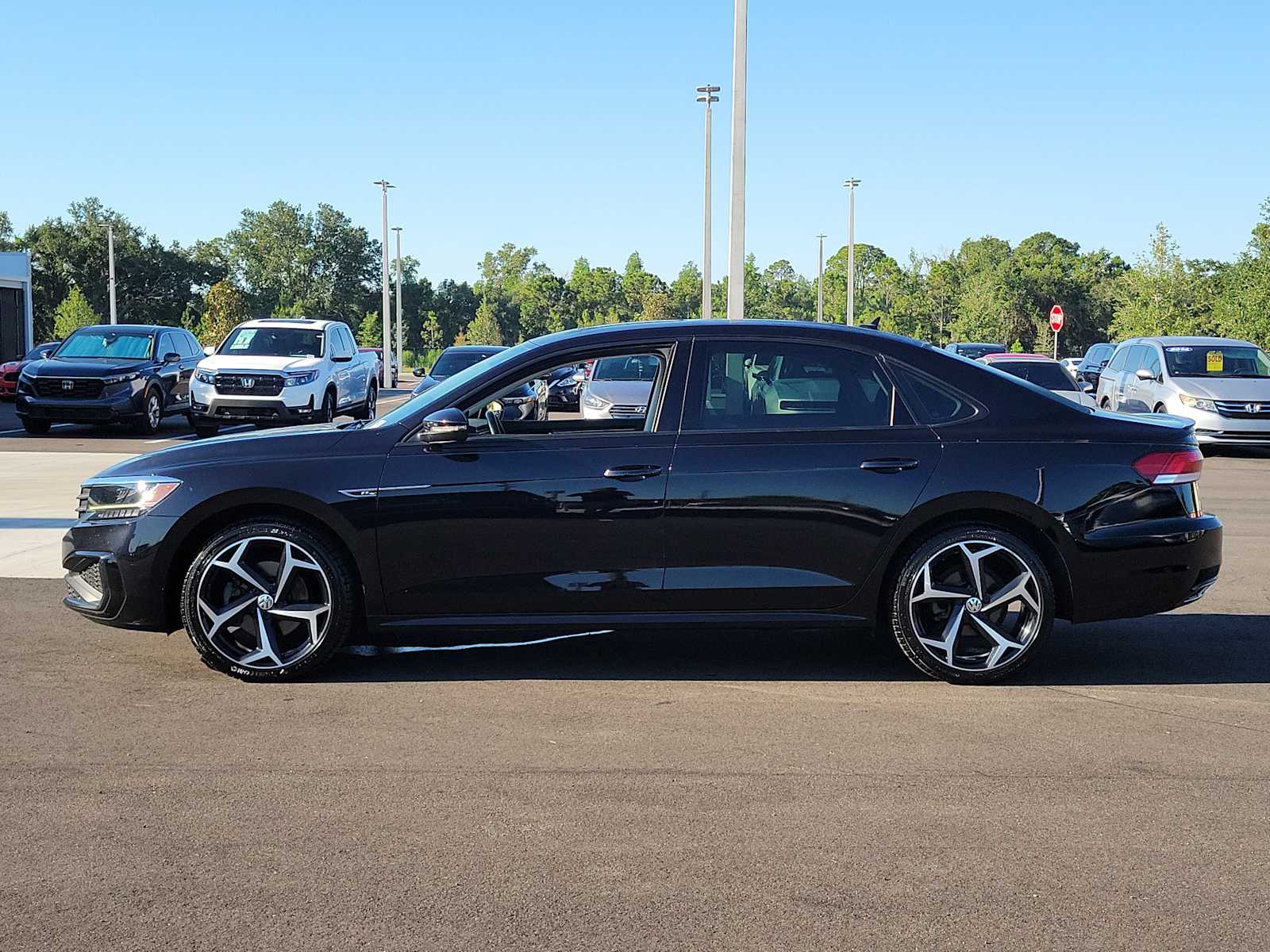 View vehicle photo 4