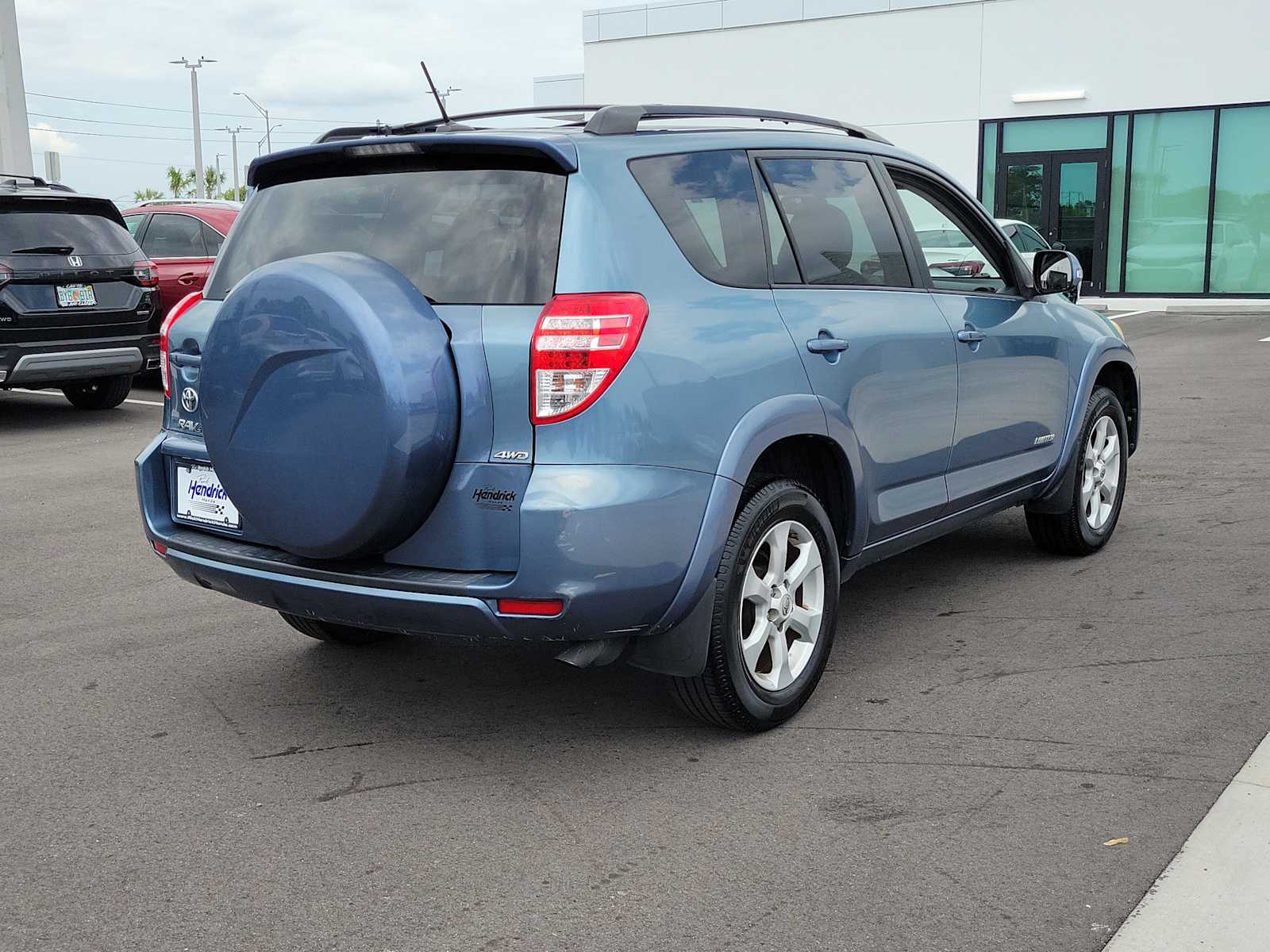 View vehicle photo 7