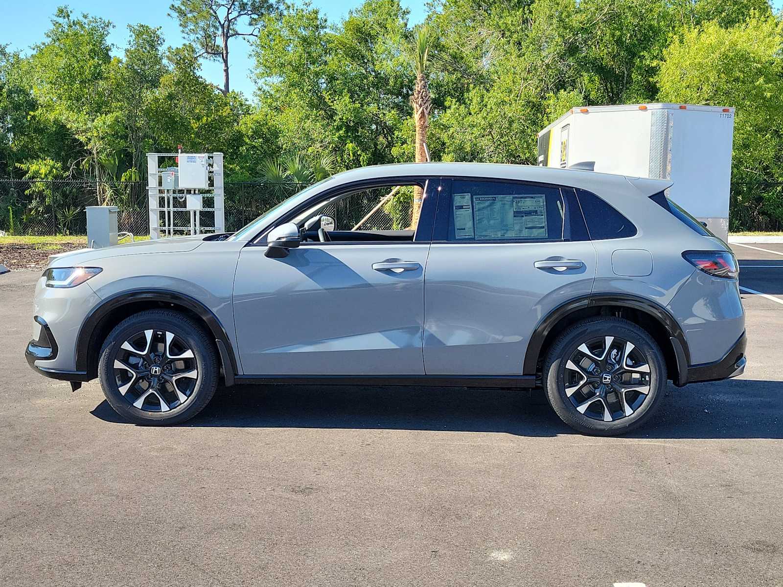 View vehicle photo 4