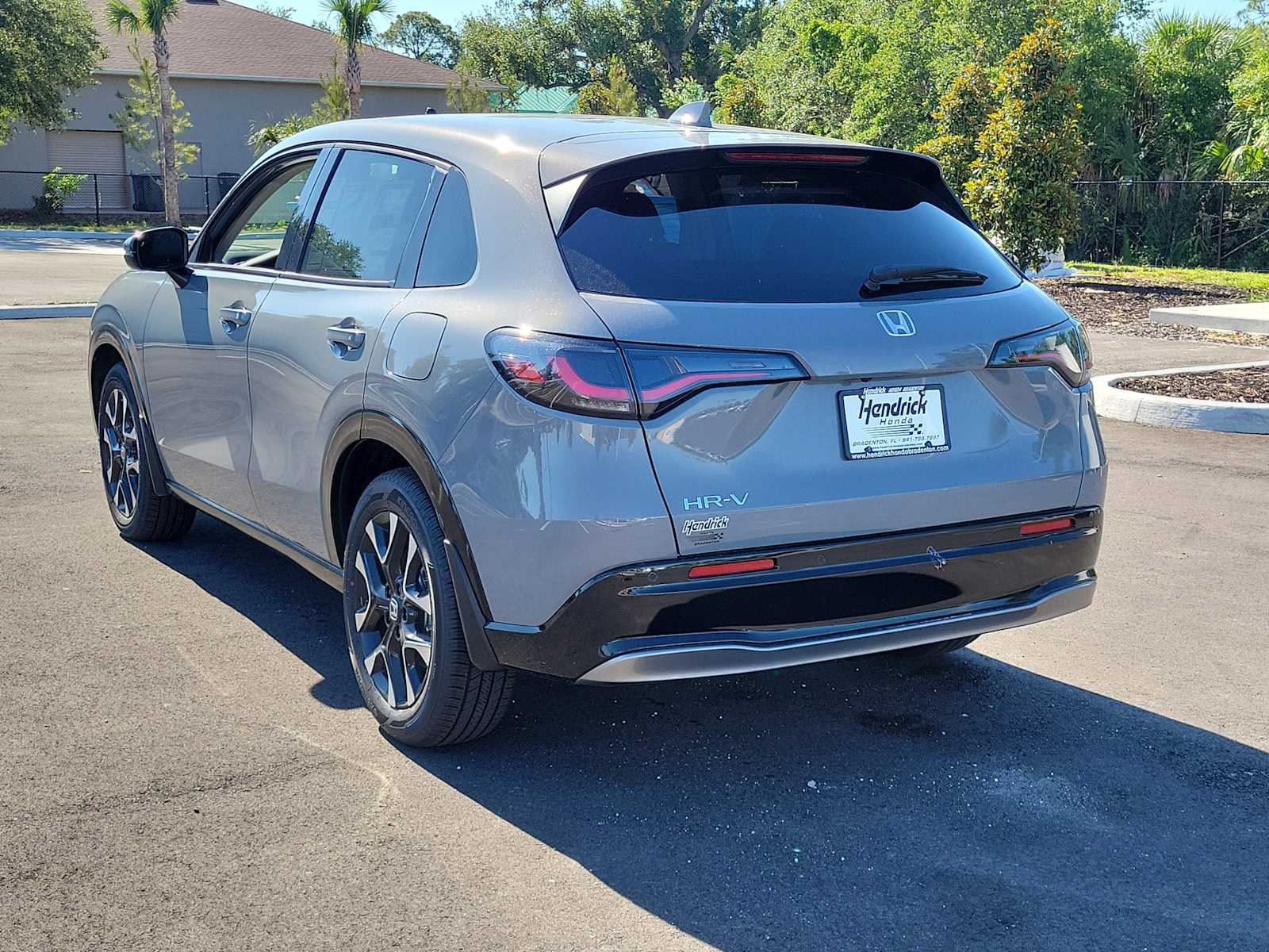 View vehicle photo 5