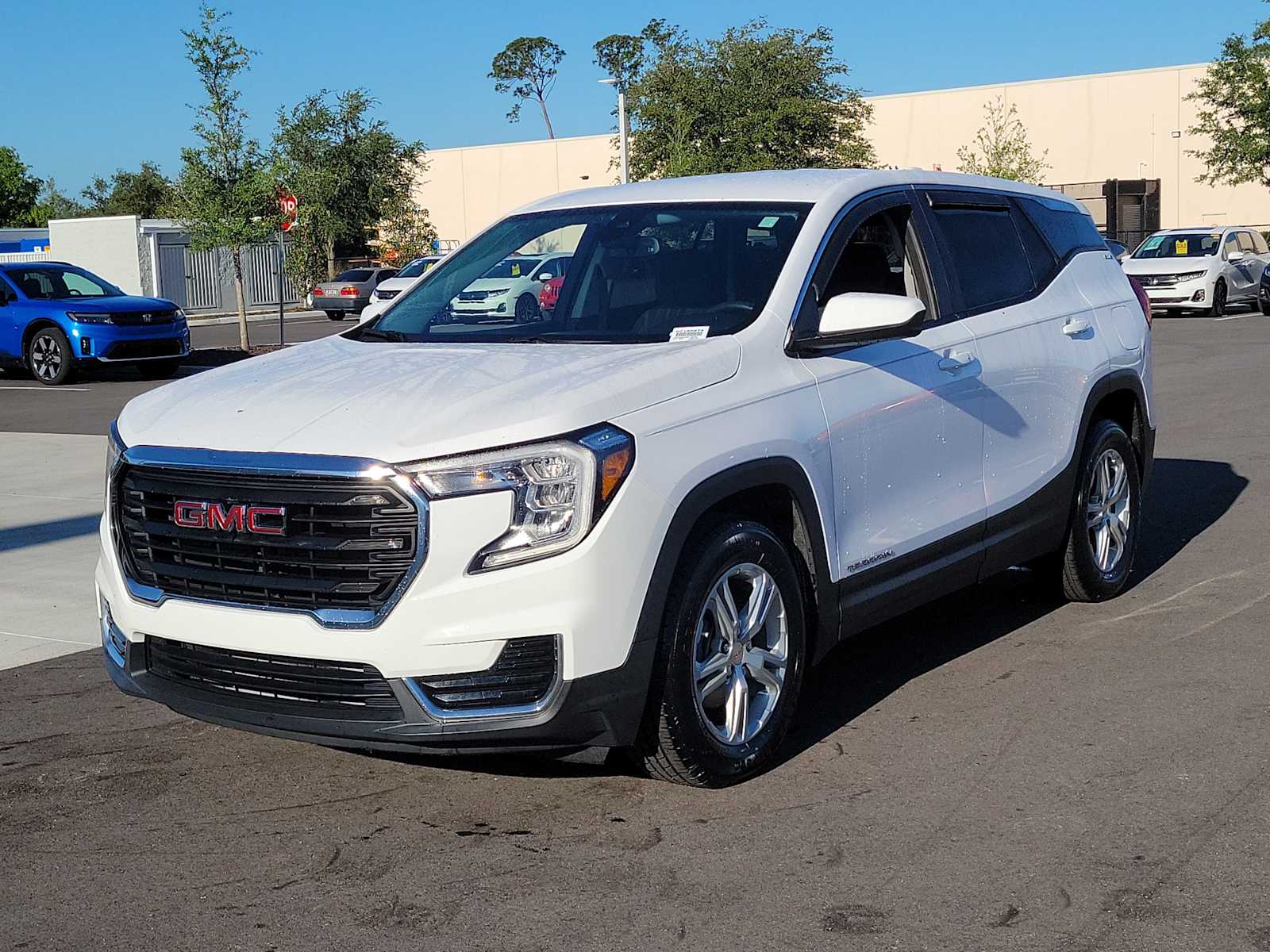 View vehicle photo 3