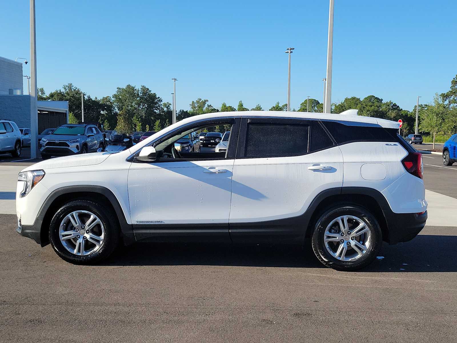 View vehicle photo 4