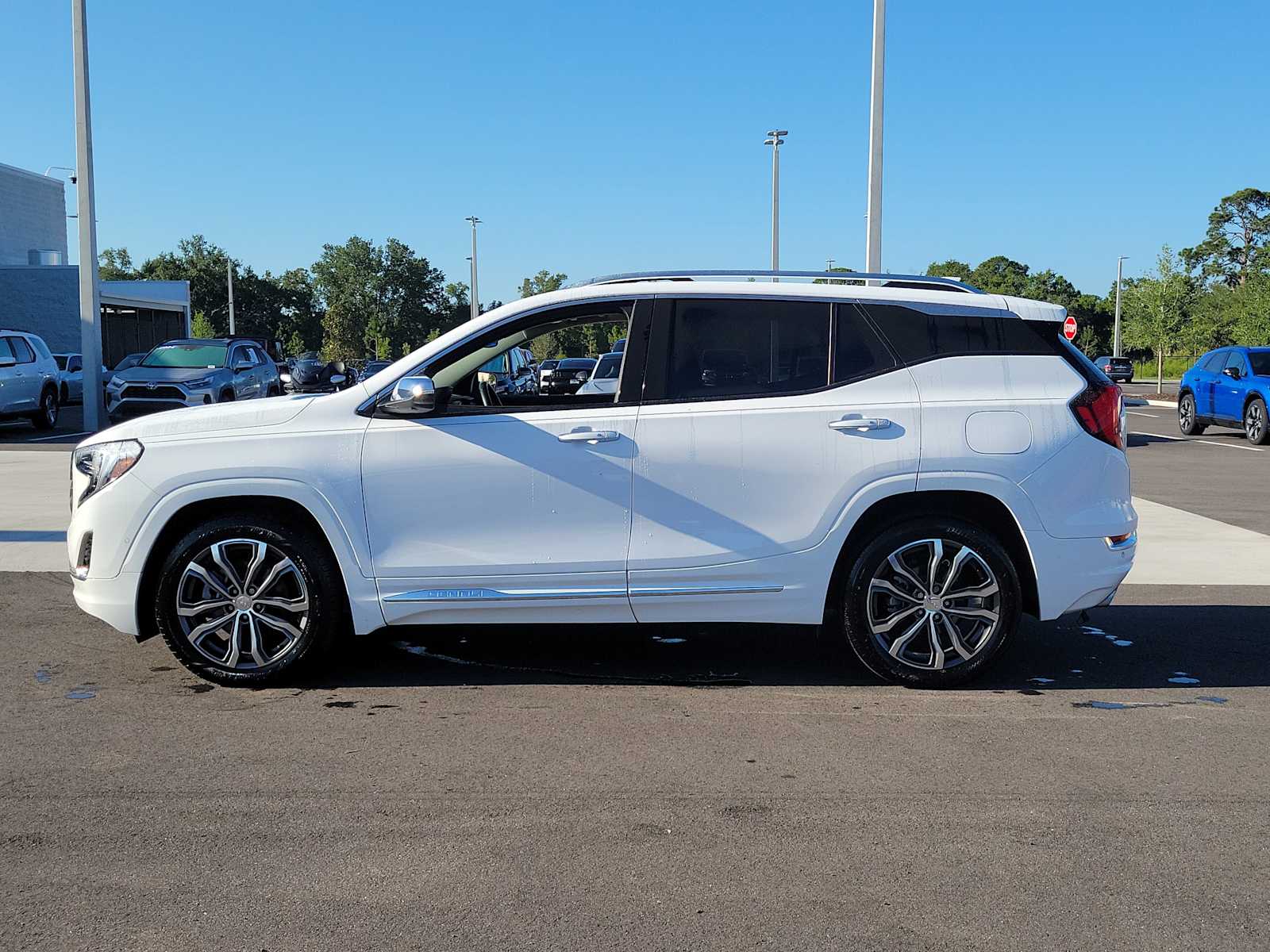 View vehicle photo 4