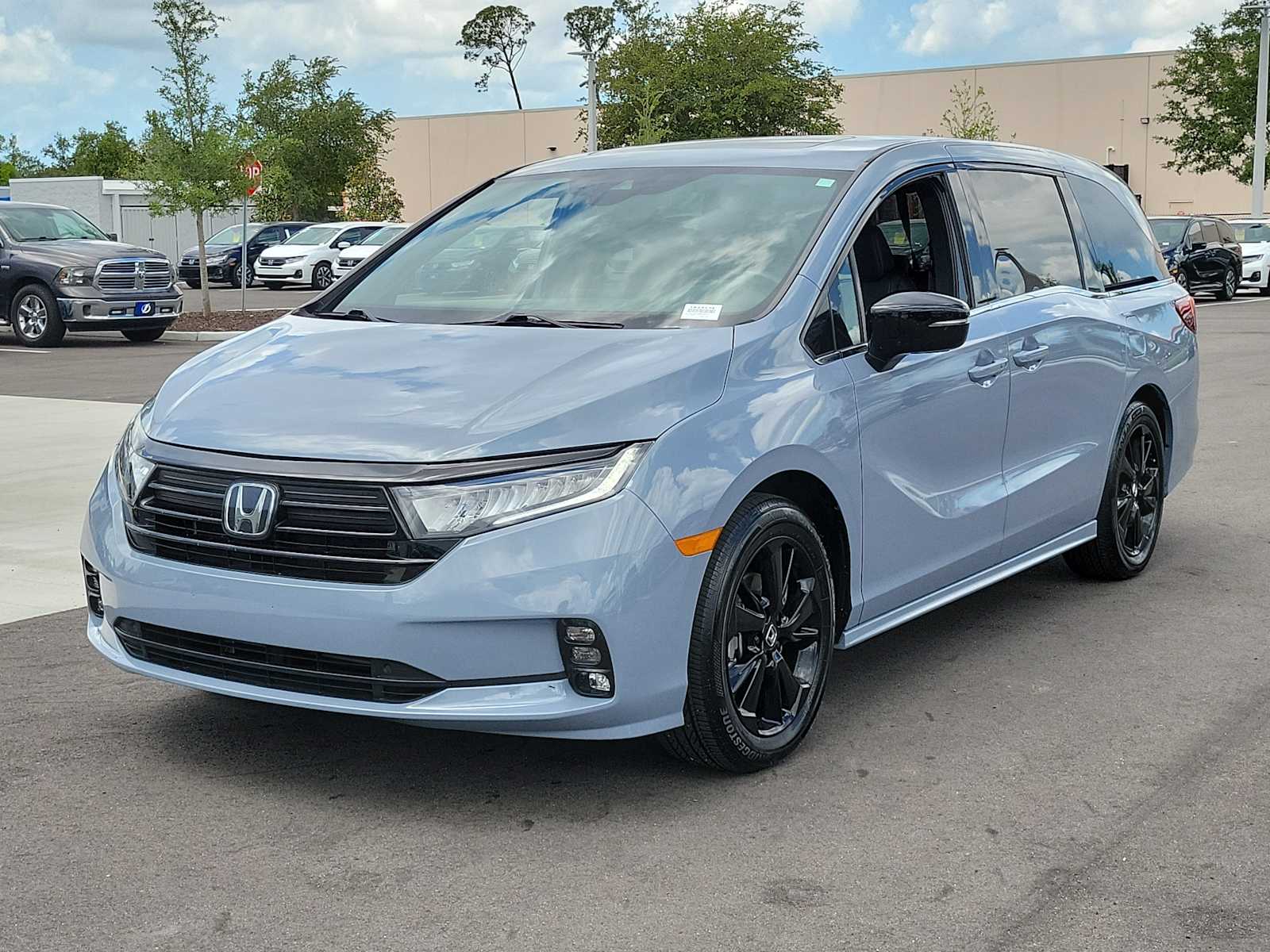 View vehicle photo 3