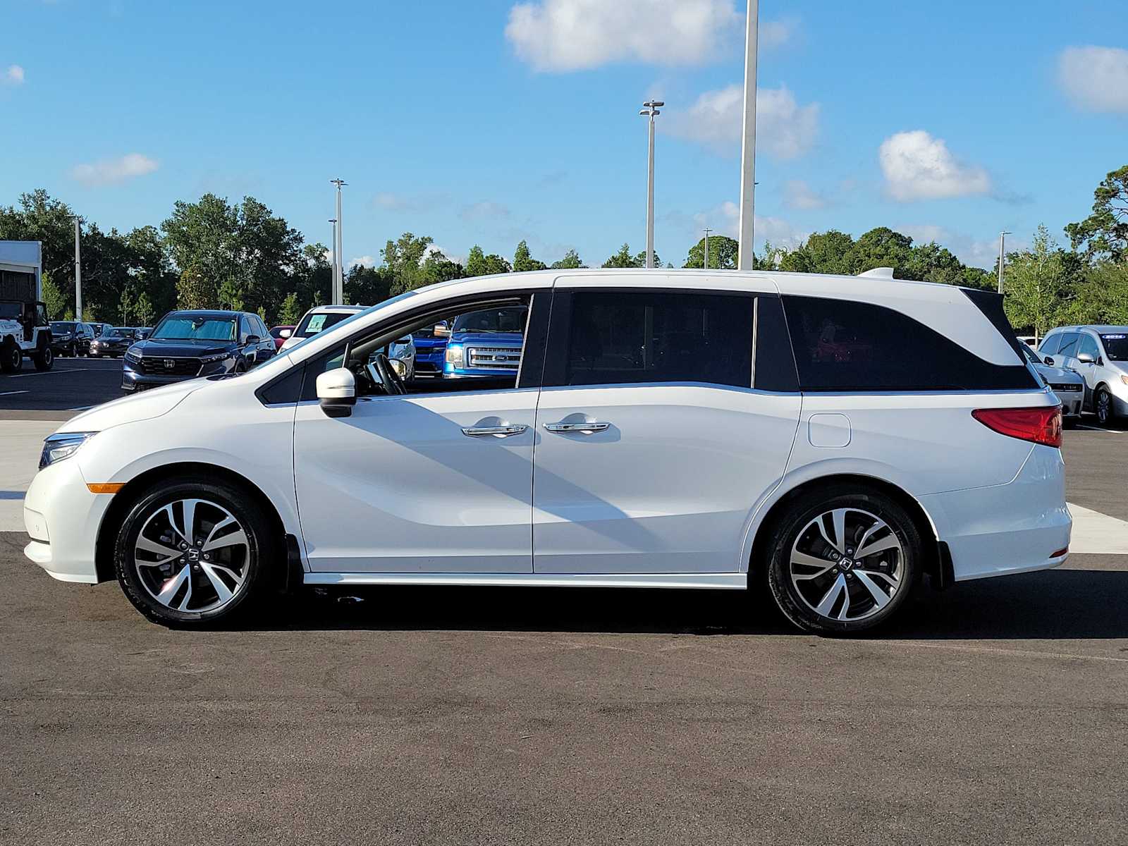 View vehicle photo 4