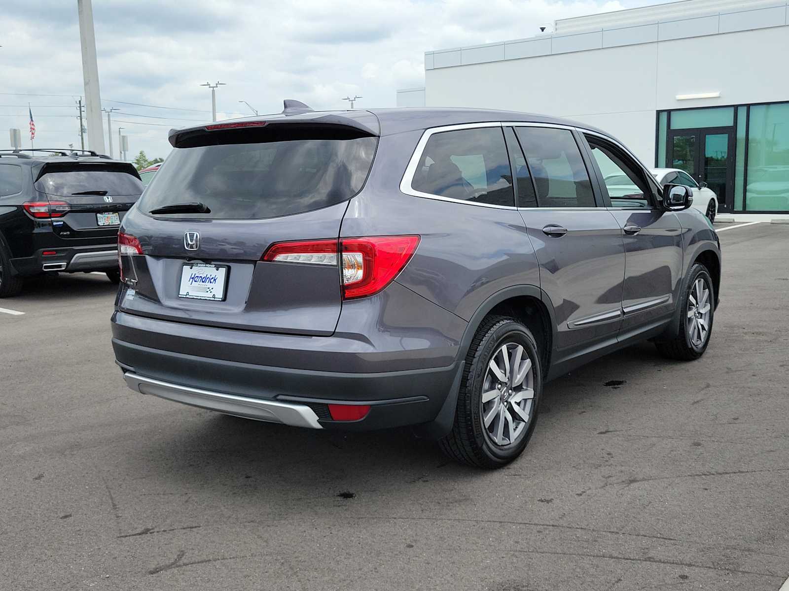 View vehicle photo 7