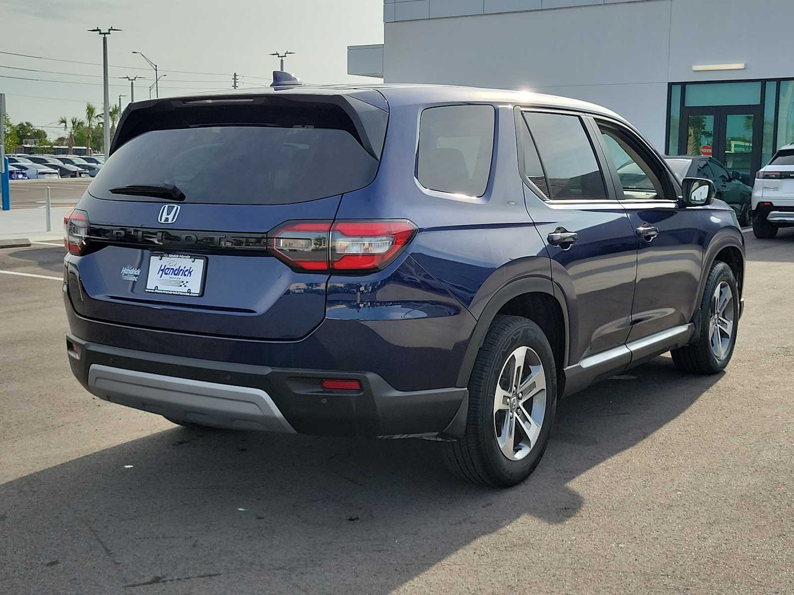 View vehicle photo 7