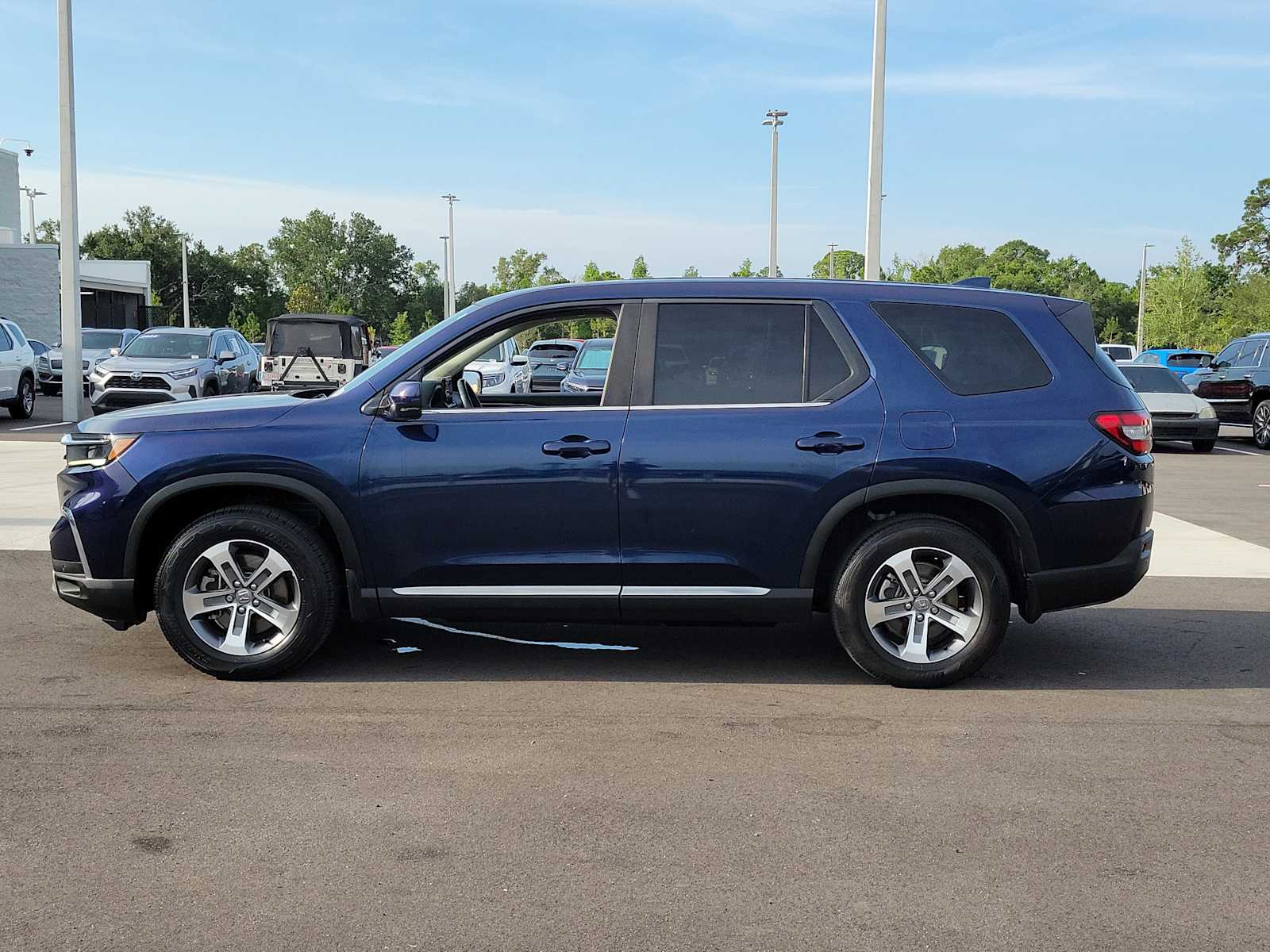 View vehicle photo 4