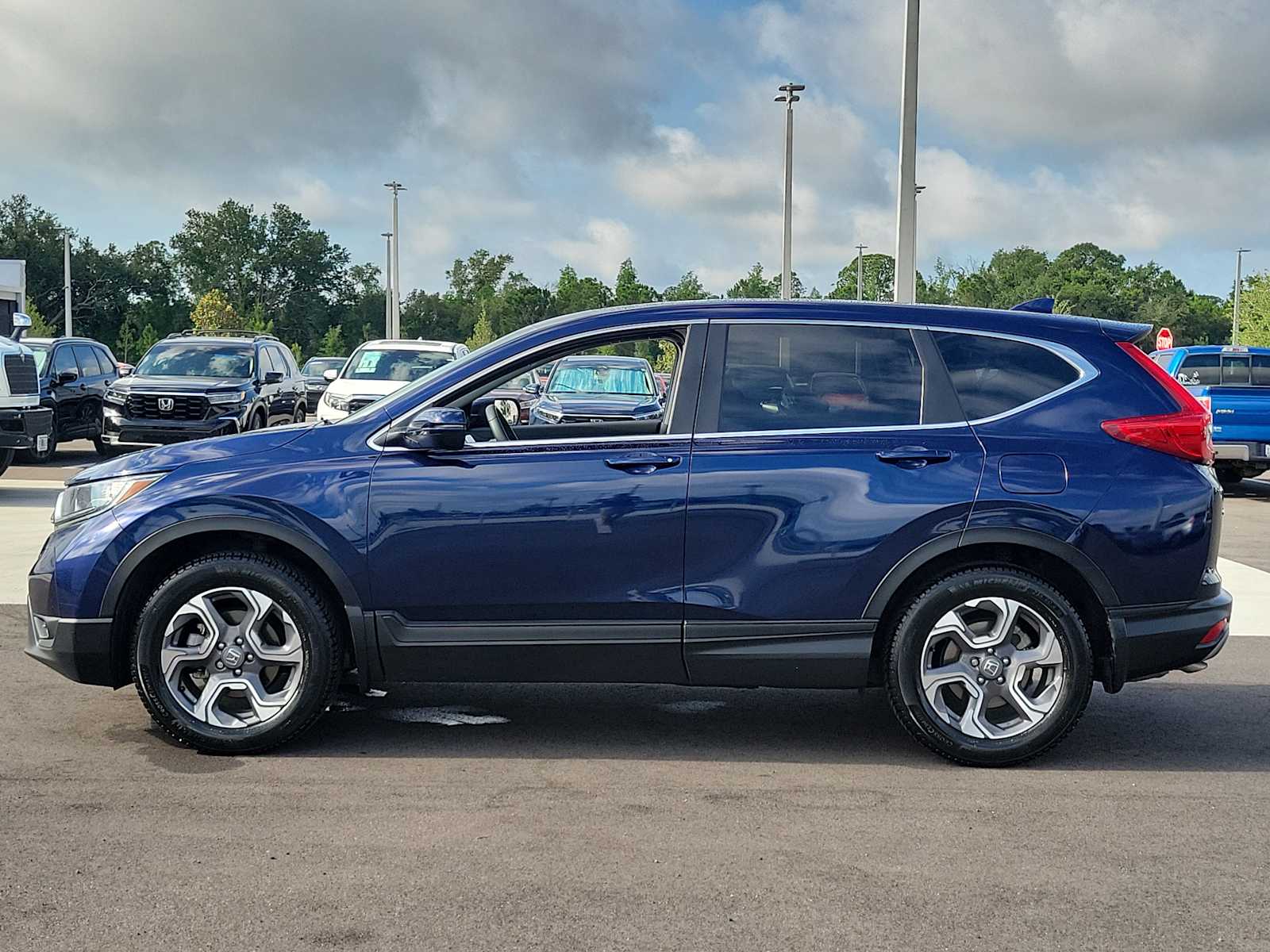 View vehicle photo 4