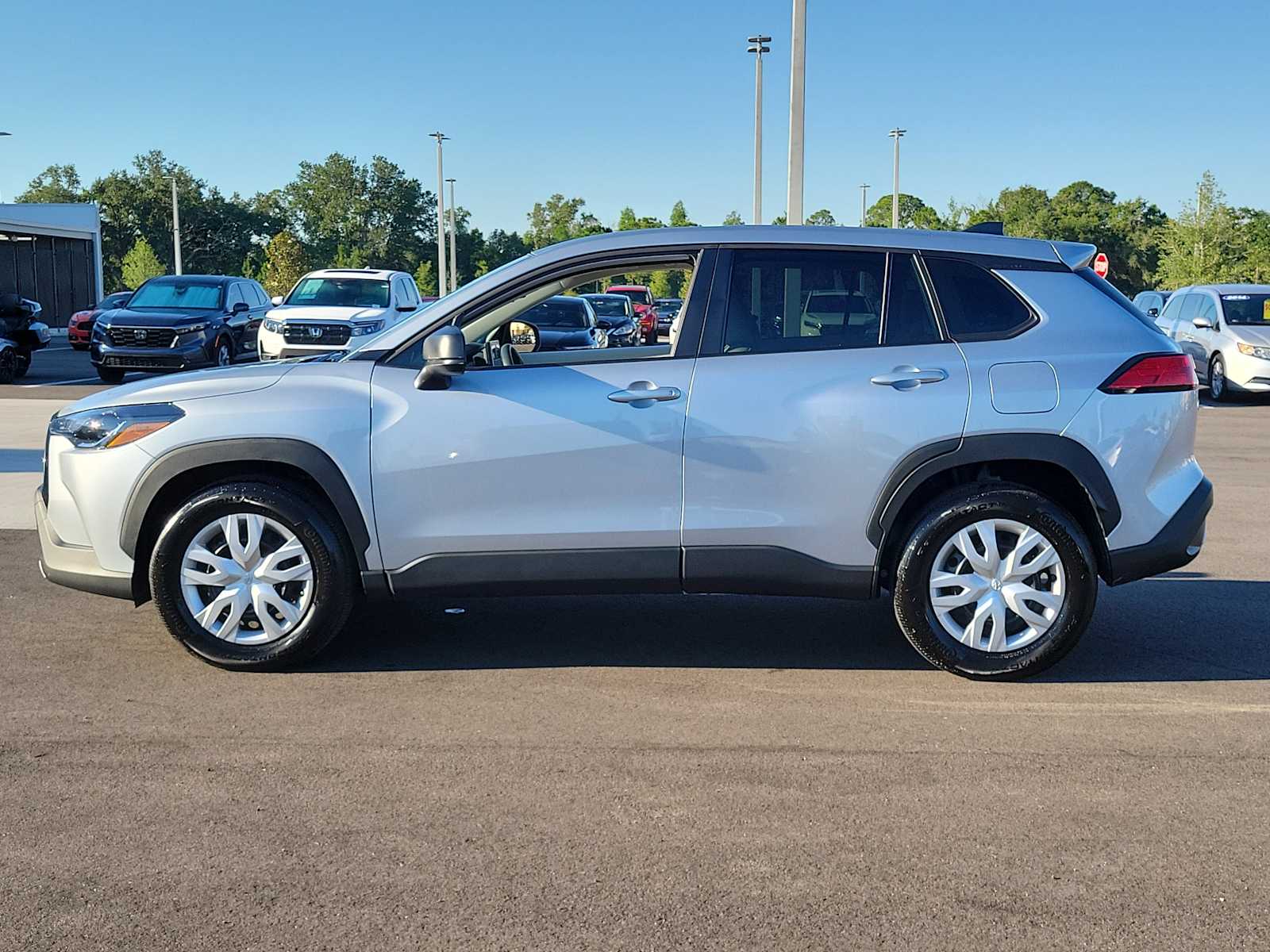 View vehicle photo 4
