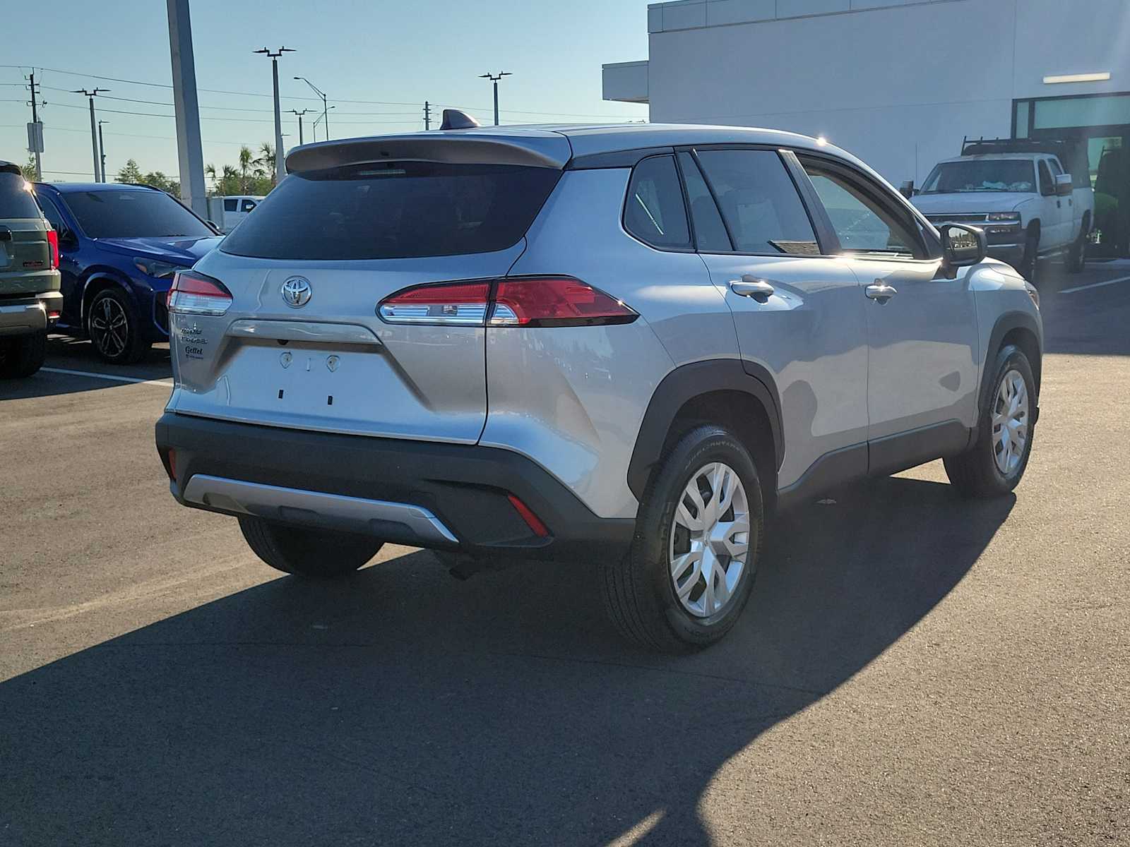 View vehicle photo 7