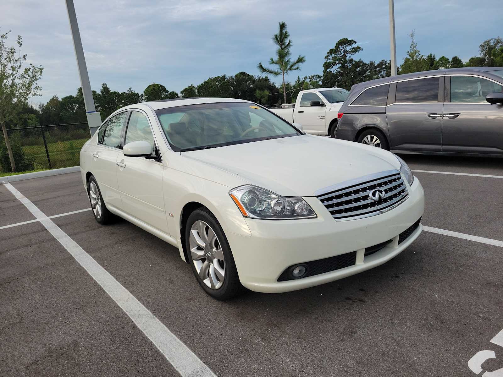 White (Ivory Pearl) 2007 INFINITI M35 Sedan Automatic