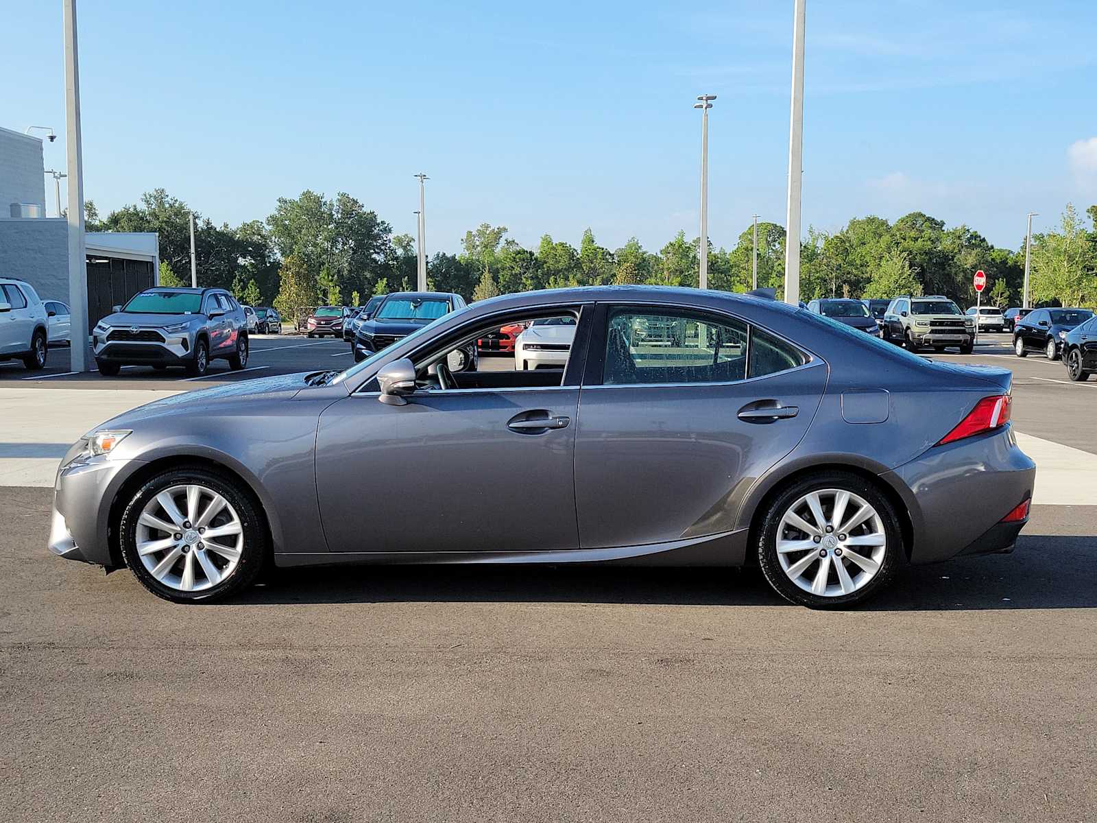 View vehicle photo 4
