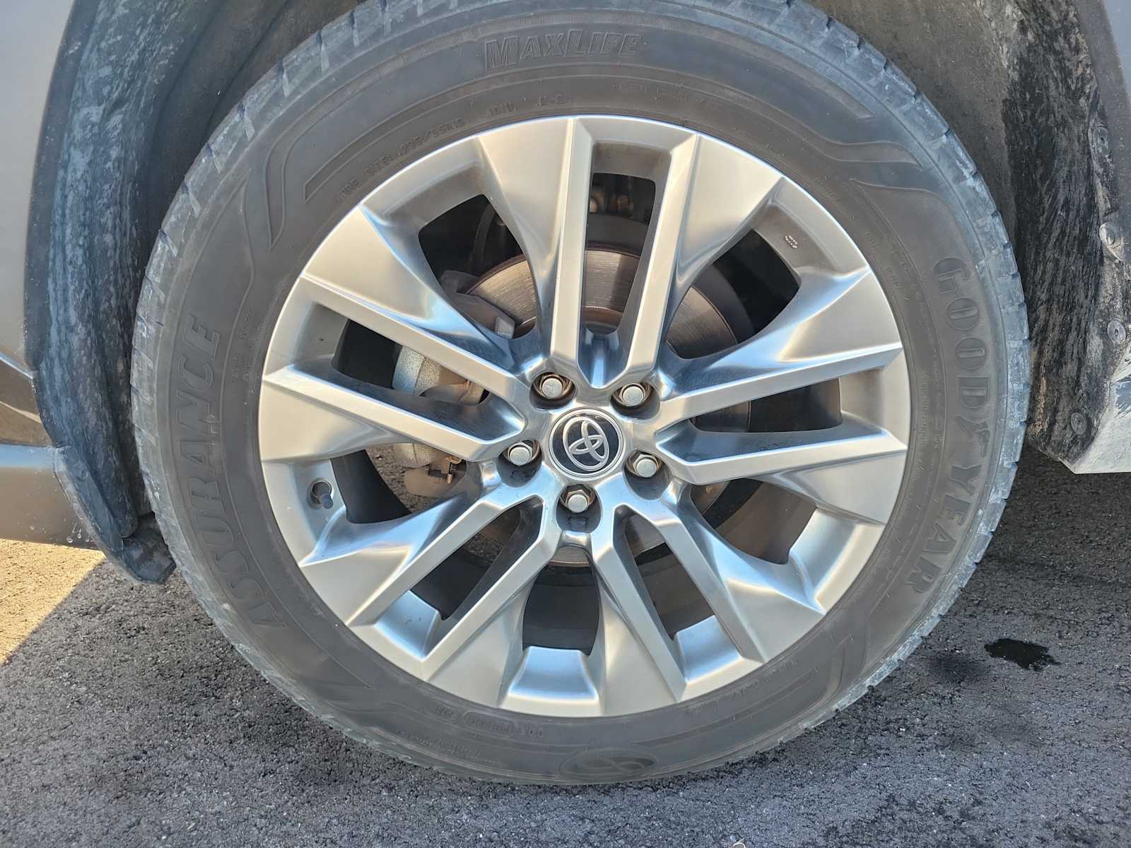 View vehicle photo 6
